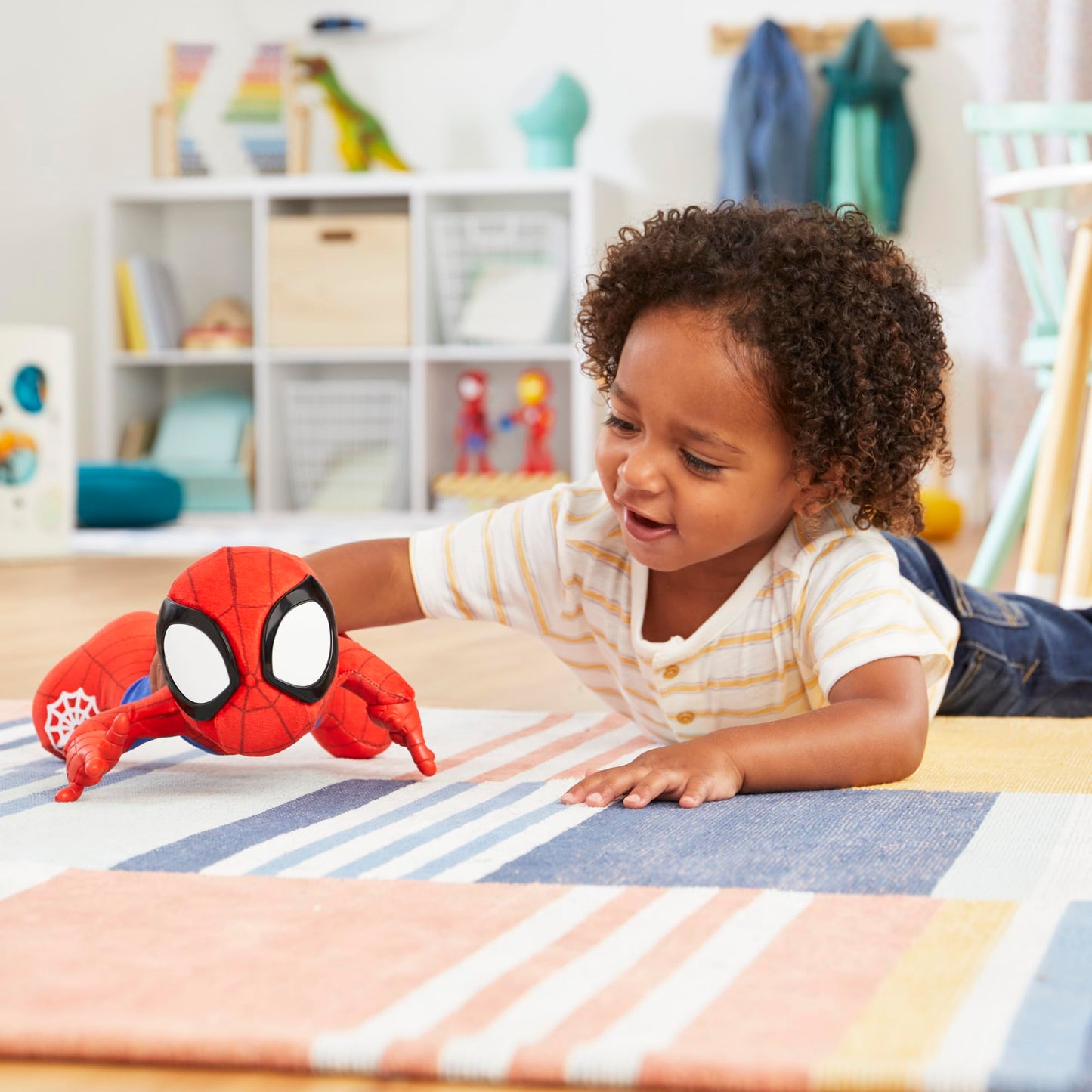 Marvel Spidey and His Amazing Friends Dance 'N Crawl Spidey, Interactive Plush Toy with 20 Phrases & Sounds, 2 Songs, Super Hero Toys for Kids 3 & Up (English)