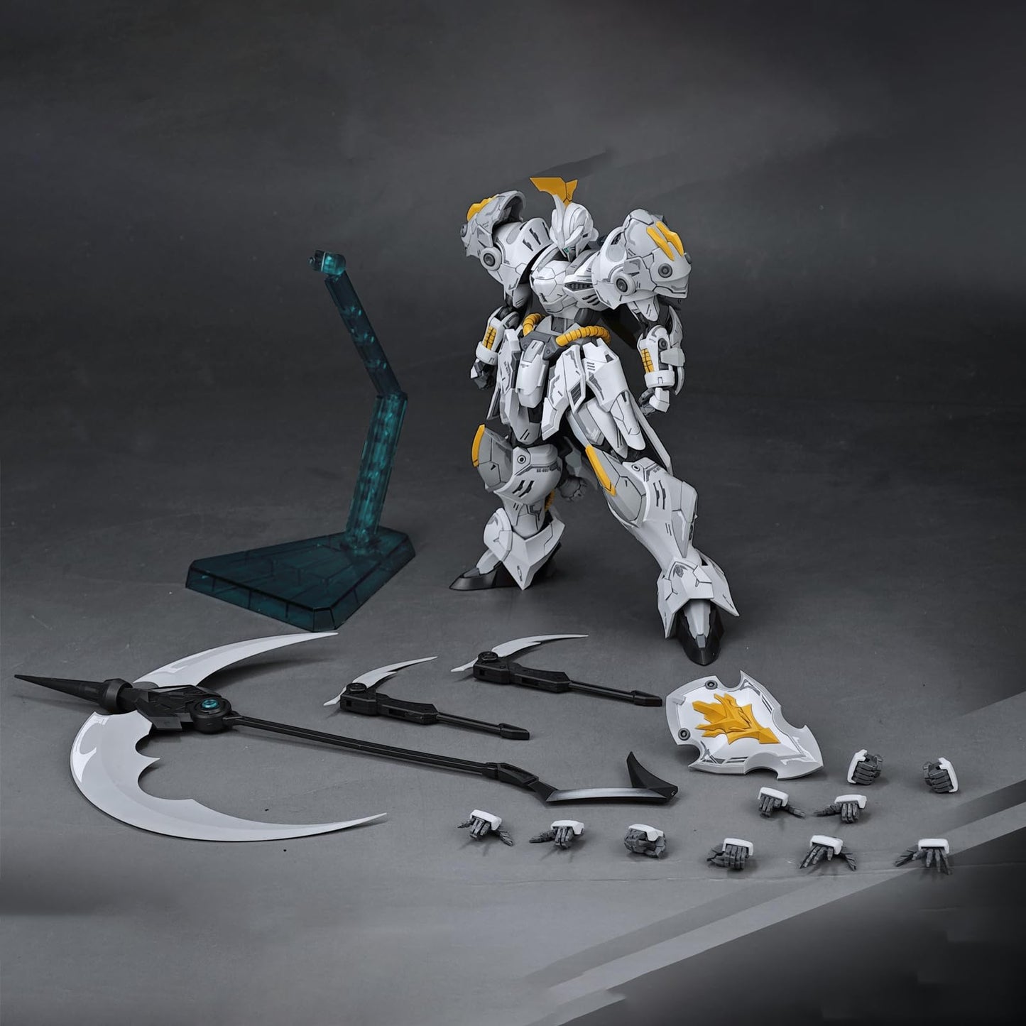 Pipigirl 1:144 Plastic Action Figures Kits, Iron Sickle Kay, 6.3 in Mecha Model, Easy to Assemble