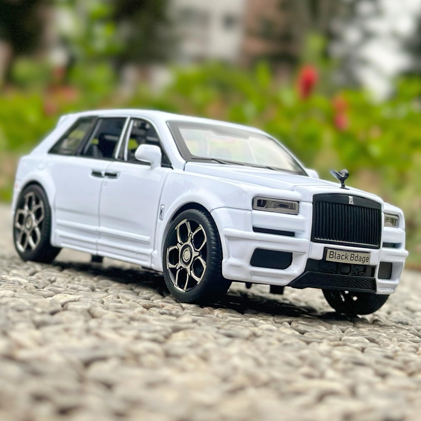 OANMYJJO Collectibles Exquisite Car Model 1:32 Rolls-Royce Cullinan Die-Cast Metal Model, Toy Cars with Light and Sound, Car Toys Gifts for 3+ Year Old Kids