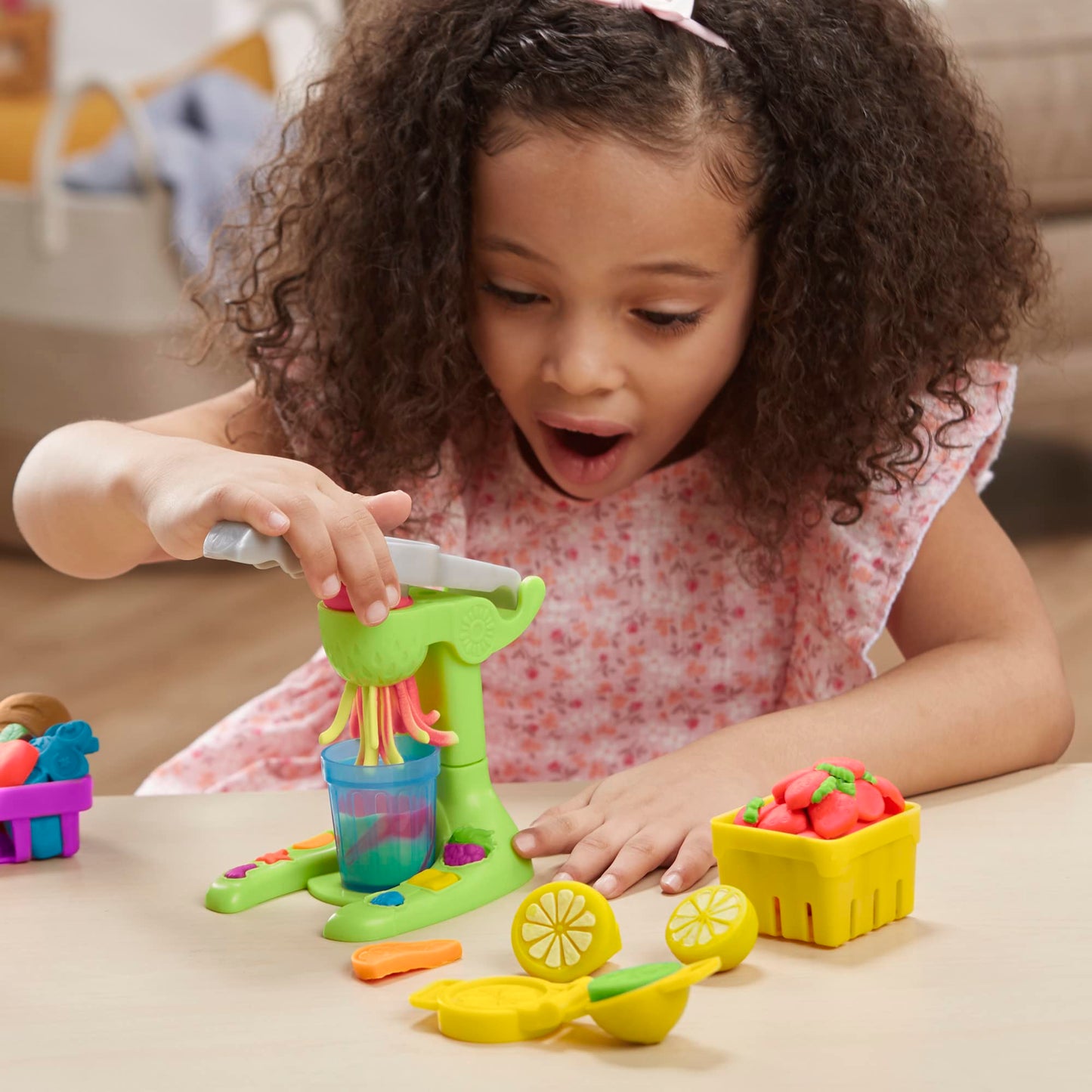Play-Doh Farmer's Market Toy Kitchen Playset with 28 Play Food Accessories & 11 Colors Including Specialty Smoothie Can (Amazon Exclusive)