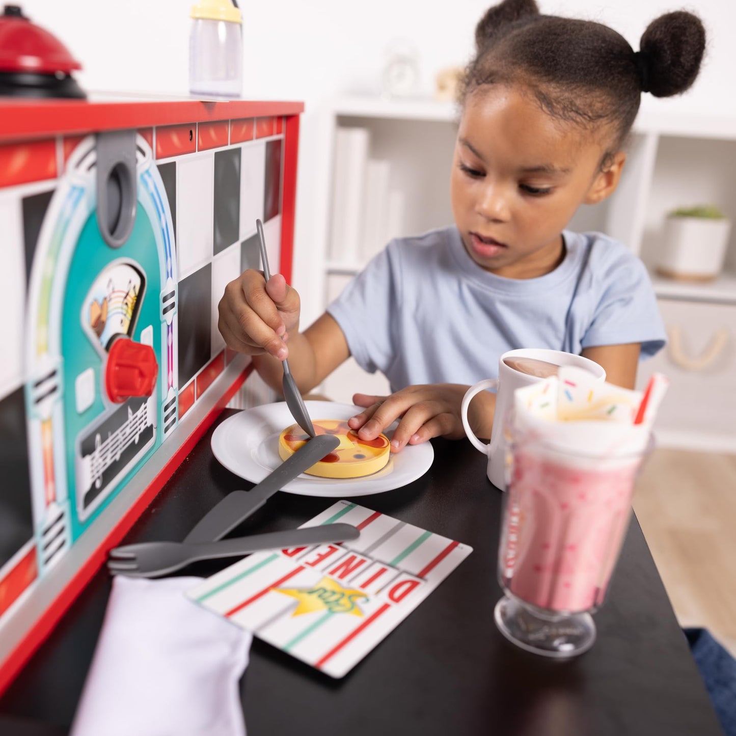 Melissa & Doug Star Diner Restaurant Play Set (41 pcs) Pretend Play Food, Restaurant Toy Set with Cookware, Utensils for Kids, Diner Playset for Kids and Toddlers, Ages 3+