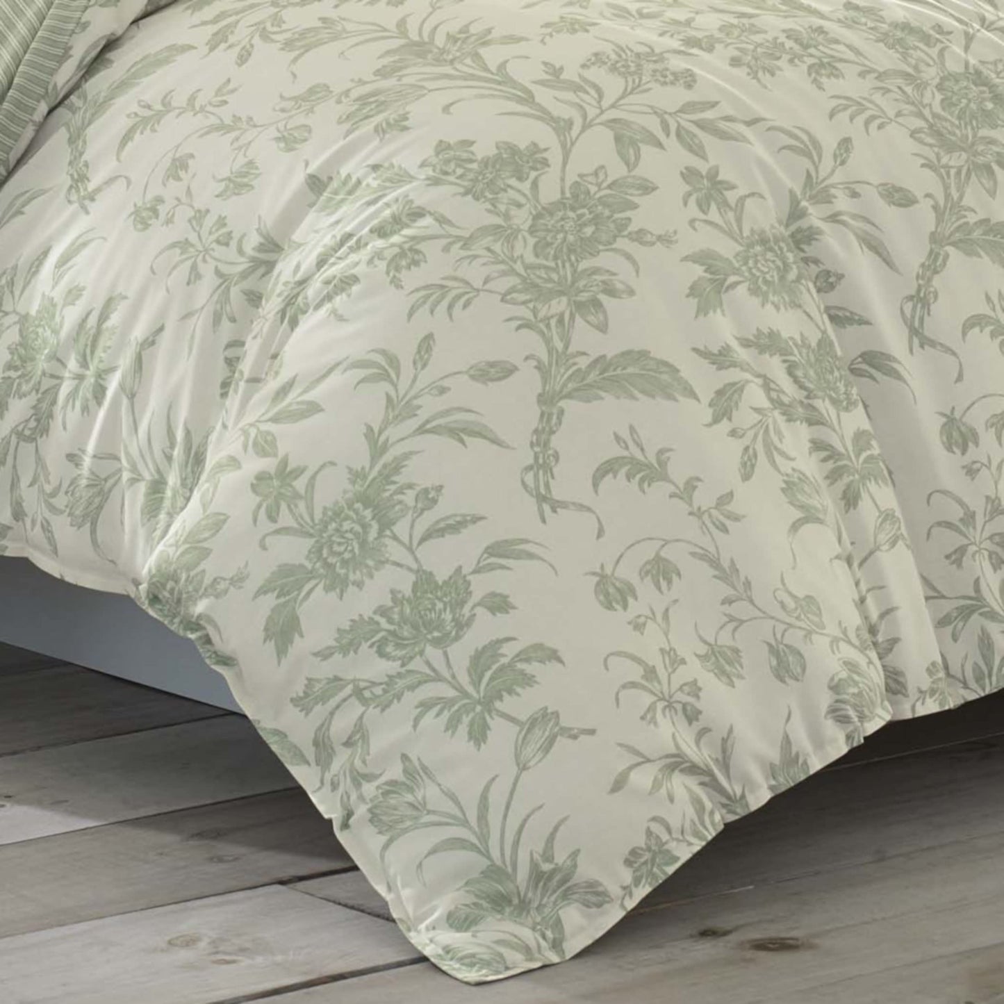 Laura Ashley Home - Queen Duvet Cover Set, Reversible Cotton Bedding with Matching Shams, Lightweight Home Decor for All Seasons (Natalie Sage, Queen) Green