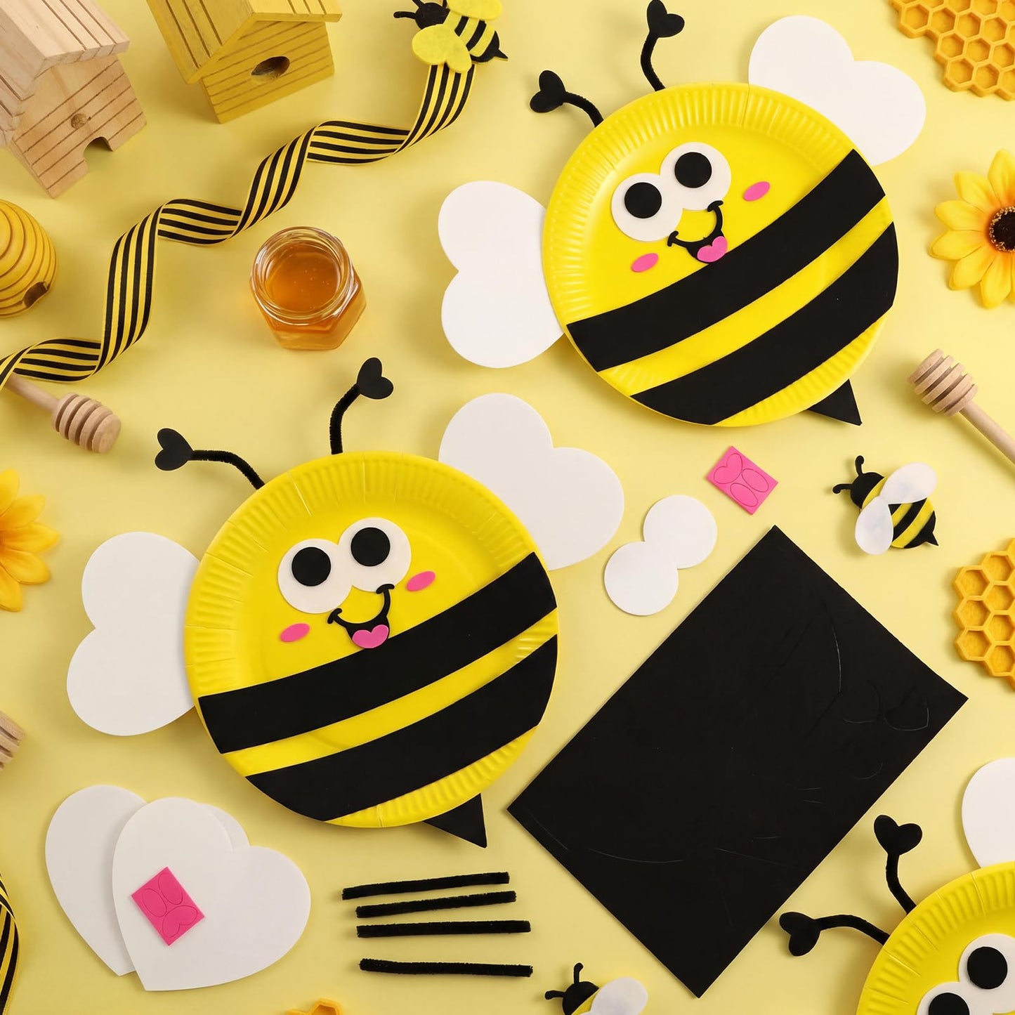 Ceenna 24 Set Bee Sign Paper Plate Craft DIY Bees Papers Plates Felt Bee Cutouts for Honey Baby Shower Birthday Wedding Party Decor Spring Summer Crafts Activity Supplies