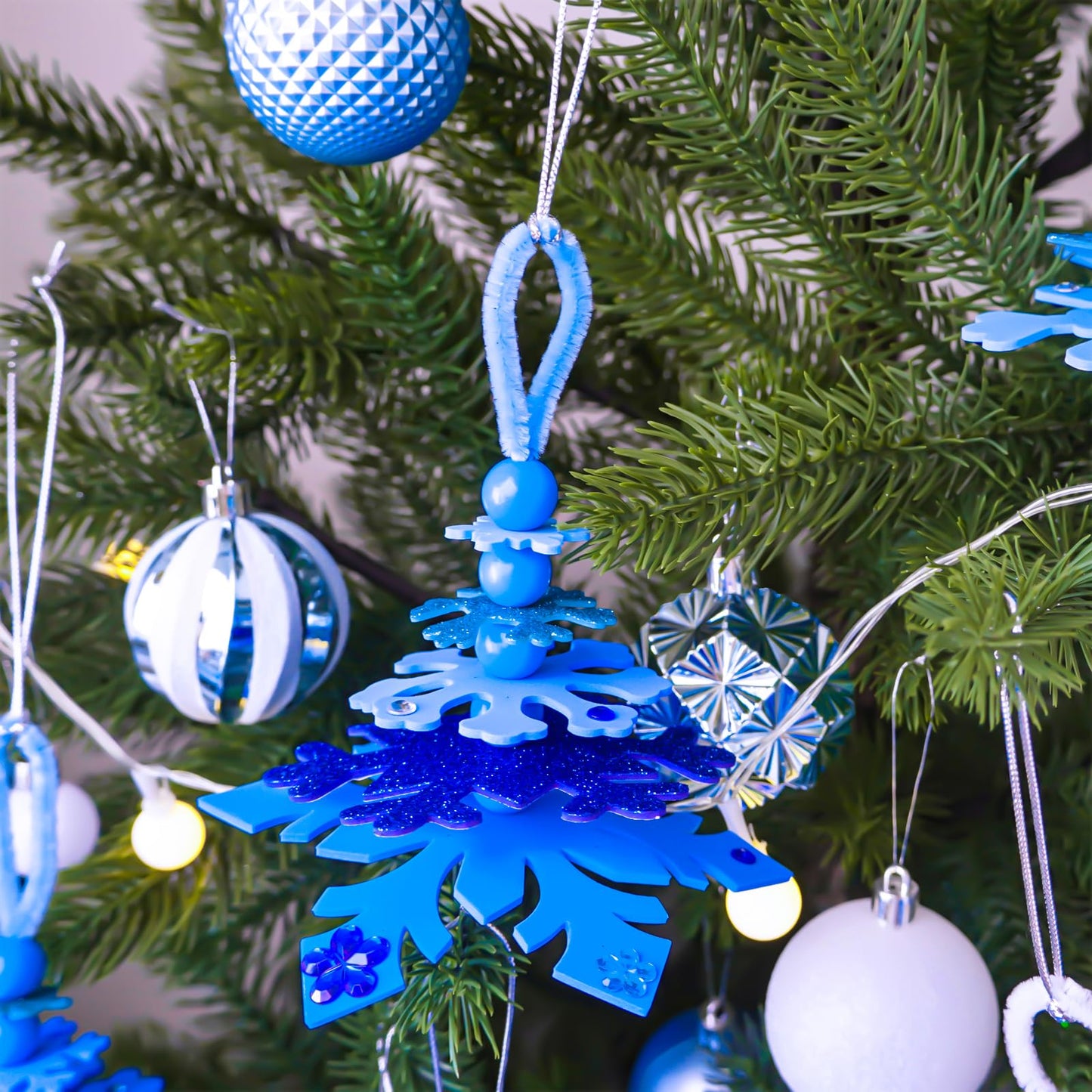 Winlyn 24 Sets Holiday Craft Kits 3D Snowflake Christmas Tree Ornament Art Sets