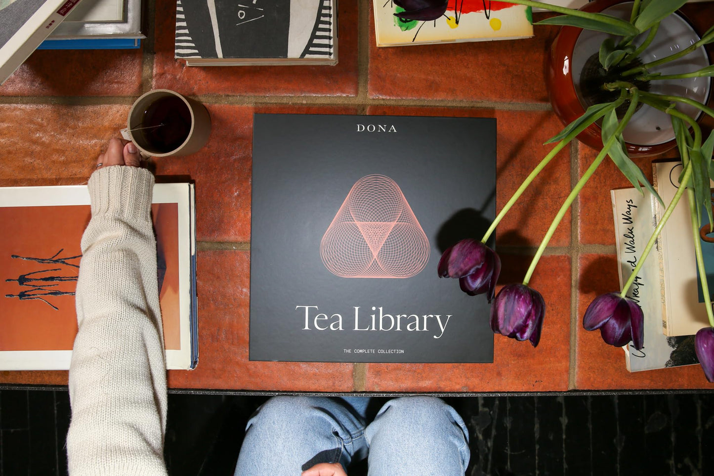Dona Tea Library - 18 premium blended teas conveniently packaged in 36 plant-based sachets and stored in an elegant case