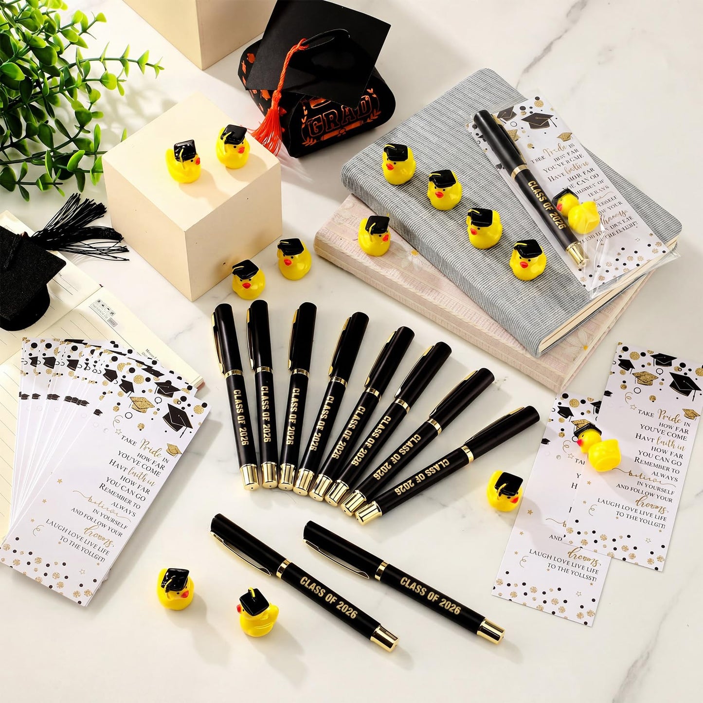 Sayglossy 30 Sets Graduation Gifts Bulk Class of 2026 Gel Ink Pen Mini Card Cap Yellow Resin Duck Graduation Party Favors End of Year Gift(Black)