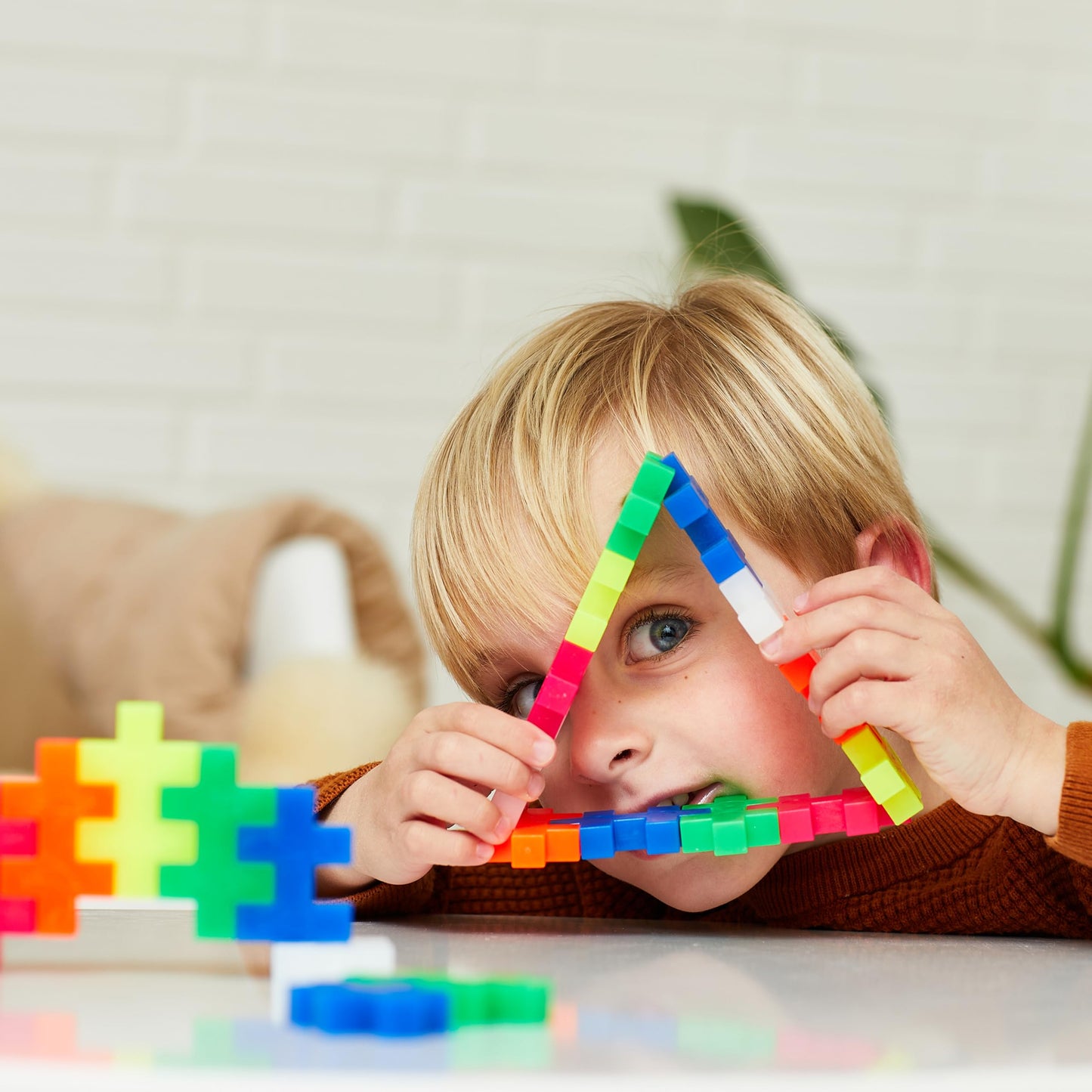 Plus Plus - Big Neon Mix - 100 Pieces - Creative Building and Construction Set - Mix of Neon Colors in a Box - Kids 1 to 6 Years - 3411