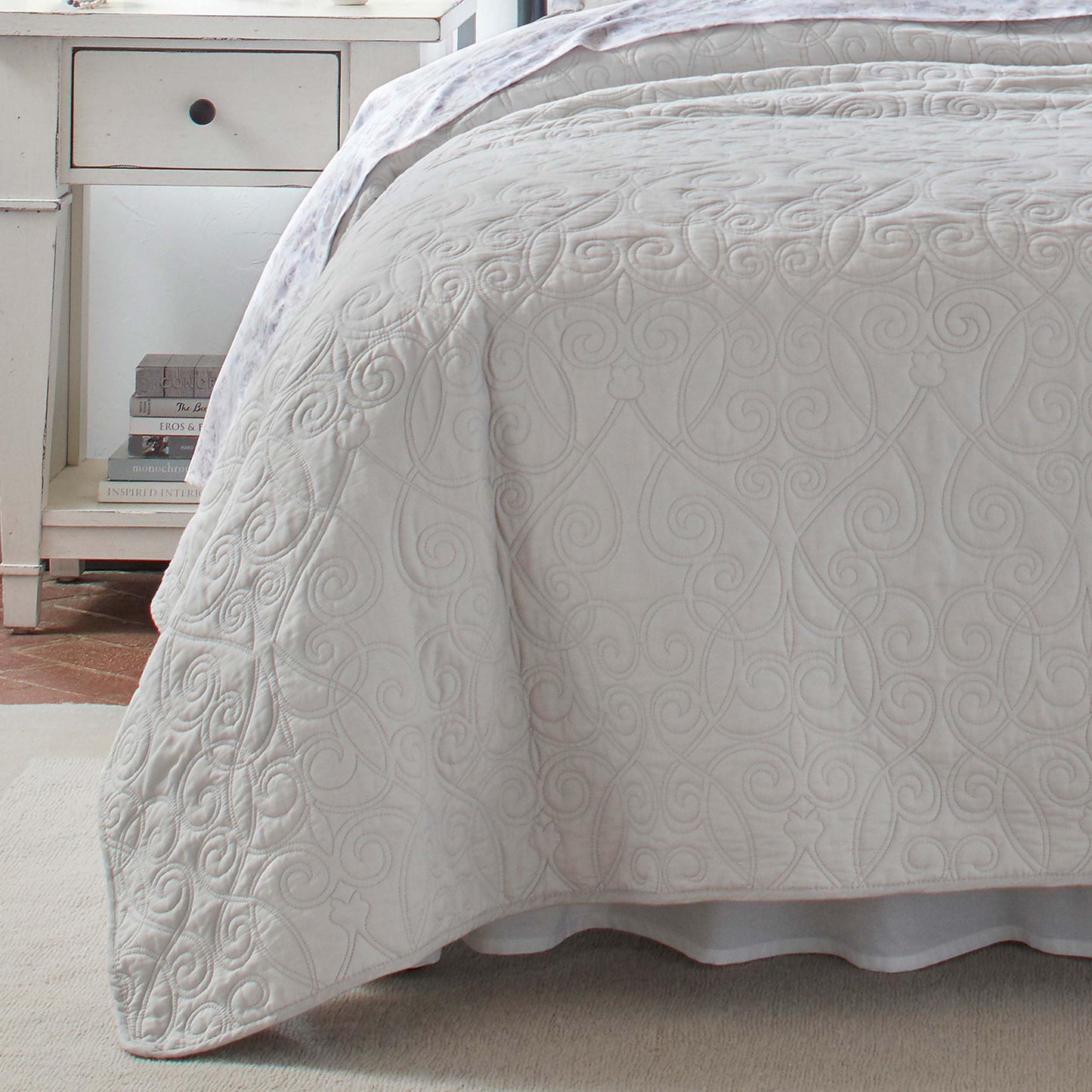 Laura Ashley Felicity Collection Quilt Set-100% Cotton, Reversible, All Season Bedding with Matching Sham(s), Pre-Washed for Added Softness, Queen, Soft Grey