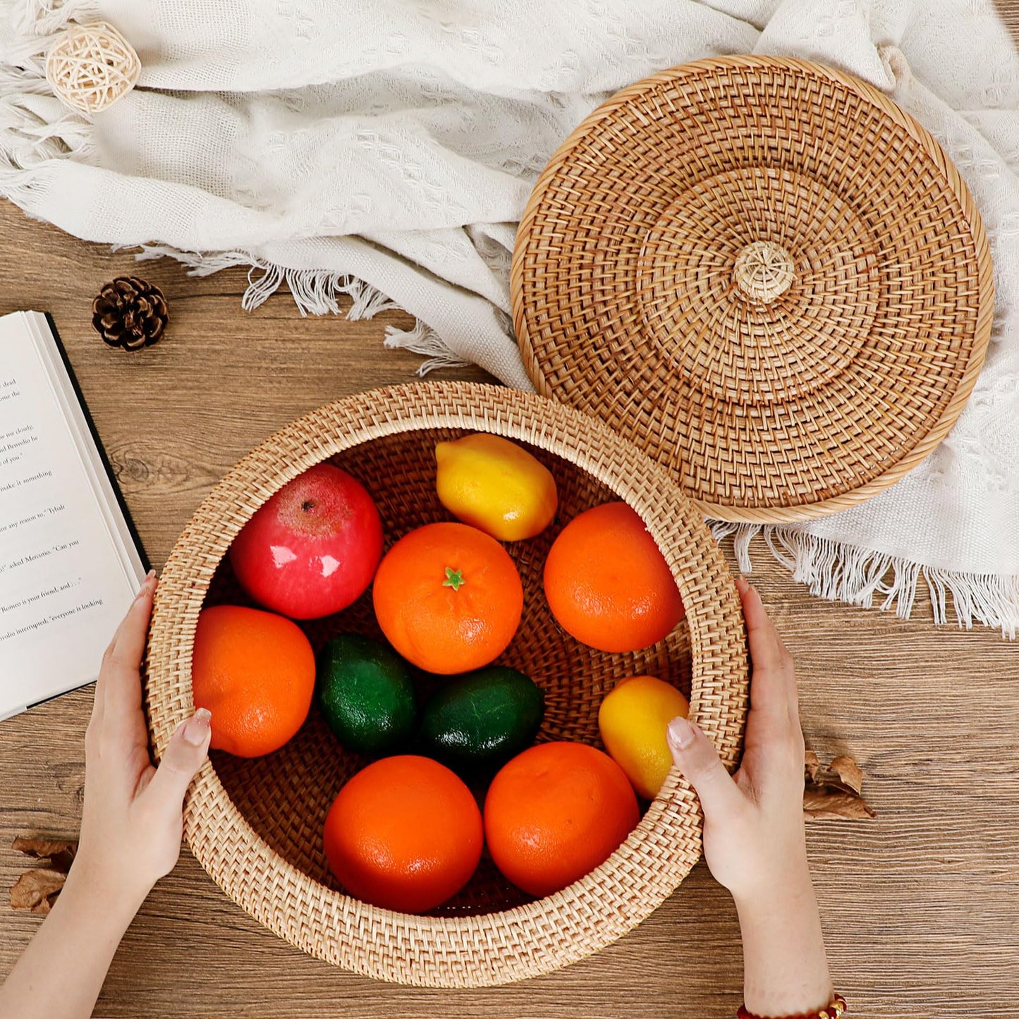 Hipiwe Round Rattan Boxes with Lid, X-Large Woven Bread Basket Natural Rattan Basket Wicker Rattan Storage Box Decorative Basket for Coffee Table Farmhouse Picnic Fruit Storage Basket