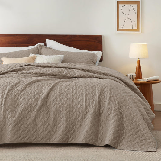 Bedsure California King Quilts - Lightweight Bedspreads Cal King Size with Basket Weave Pattern, Soft Quilt Bedding Set, Taupe Comforter Set Coverlet for All Seasons with 2 Pillow Shams (111" x 106")