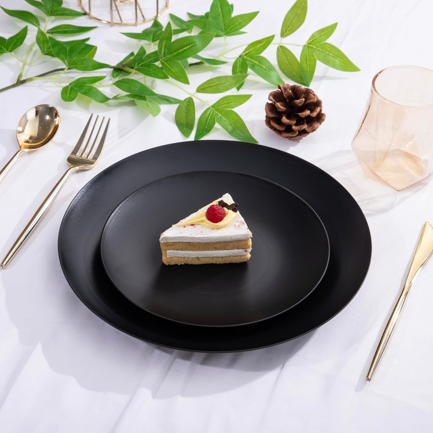EI enjonirinjonir 80pcs Black Plastic Plates Disposable for Dinner,10.25inch Party Plates Disposable Heavy Duty,Elegant Matte Plastic Plate Frosted is Ideal for Wedding/Birthday/Graduation Decorations