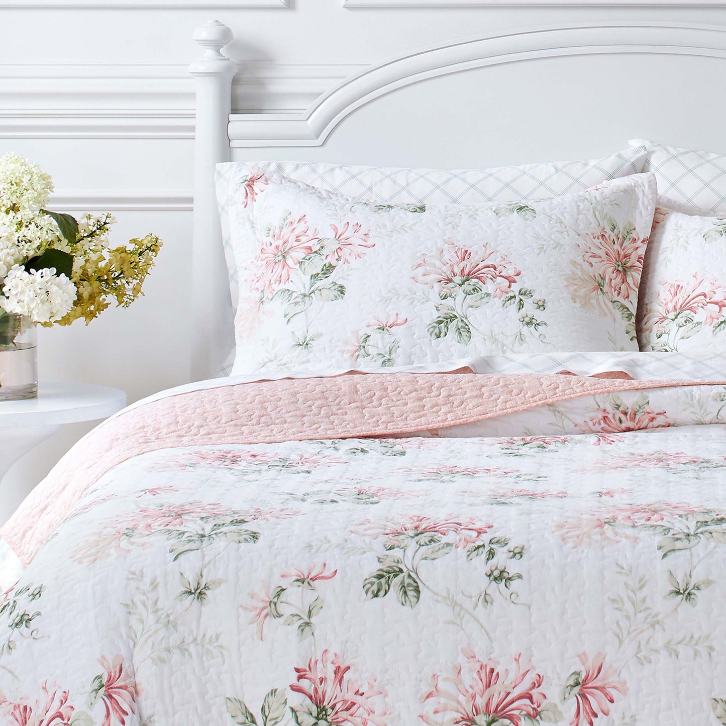 Laura Ashley - Queen Quilt Set, Cotton Reversible Bedding with Matching Shams, Home Decor Ideal for All Seasons (Honeysuckle Pink, Queen)