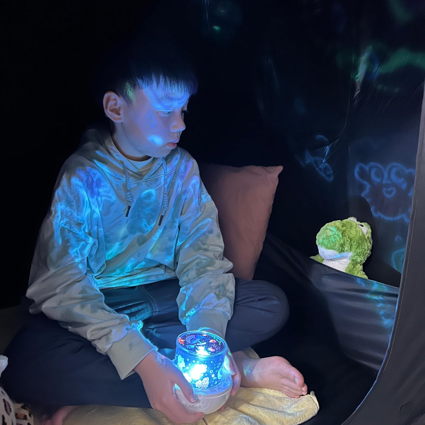 lukidoki Sensory Tent for Kids & Adults with Autism, ADHD, SPD - CPC Certification Extra Big 47x47in Calm Corner Helps Children Relax, Reduce Anxiety - Portable Pop-up Blackout Hideout Play Tent Toys