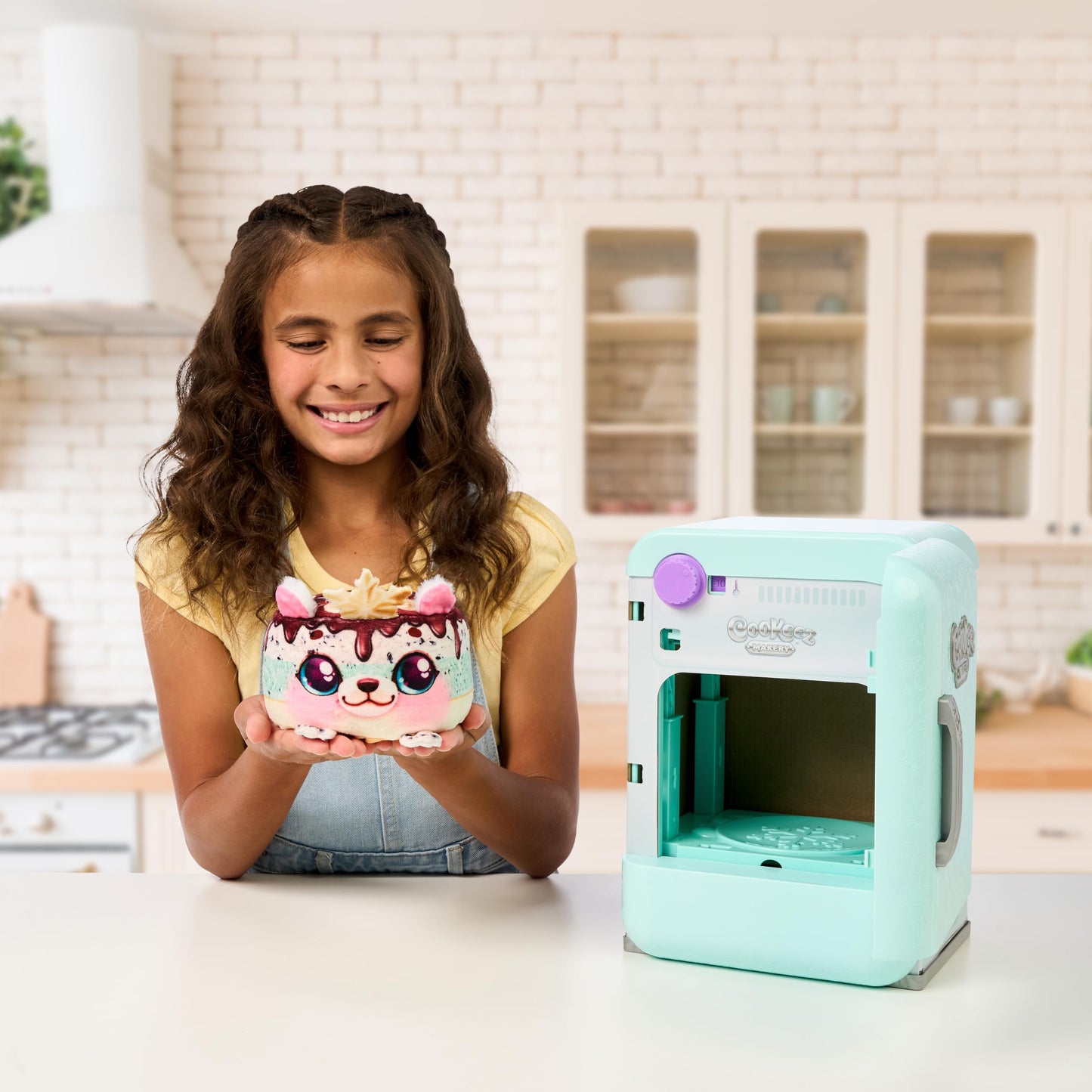 Cookeez Makery Freezy Cakez. Mix & Decorate Your Plush Best Friend! Which Surprise Freezy Cake Will You Make?