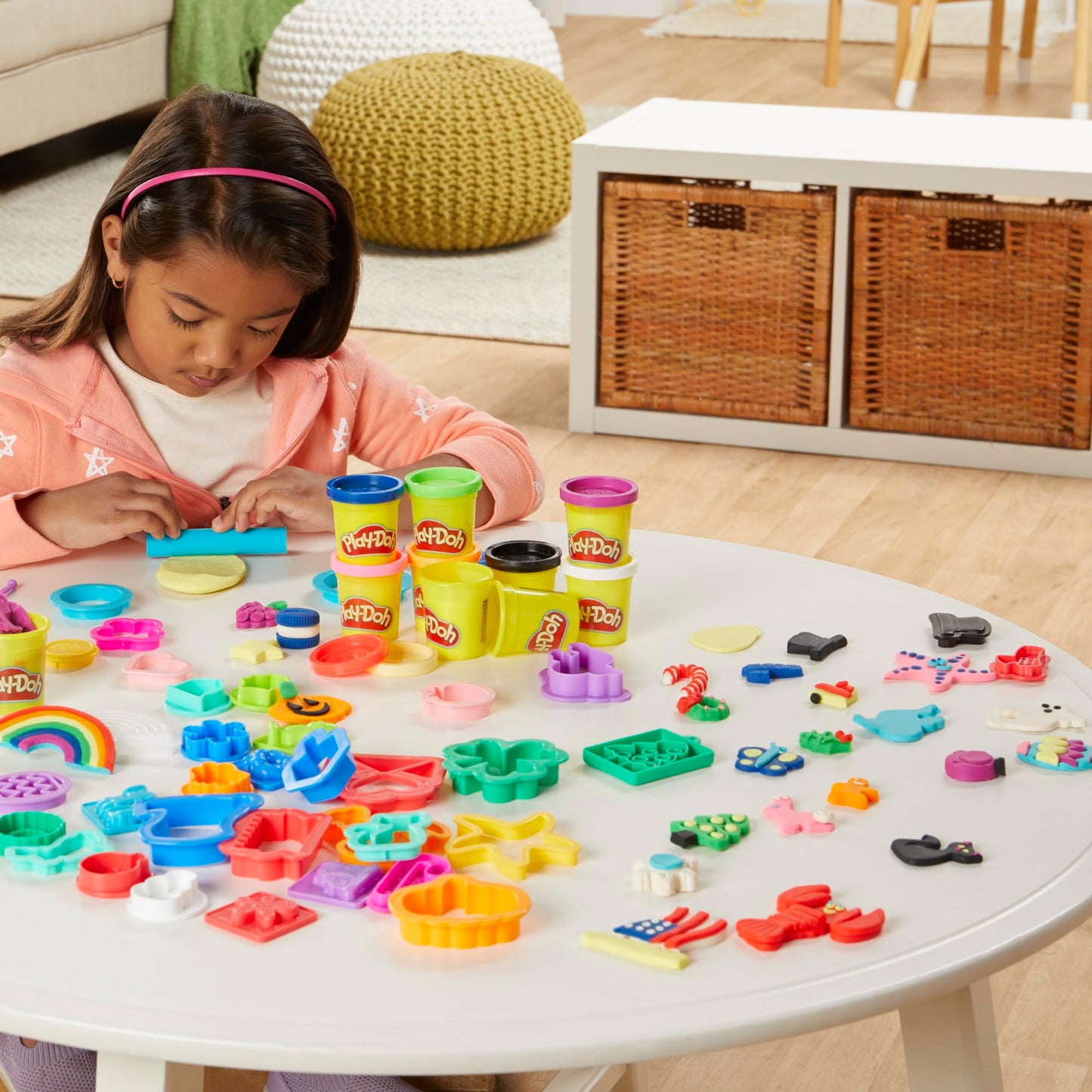 Play-Doh Set of Holiday Tools, 43 Accessories & 10 Modeling Compound Colors, Kids Toys Holiday Arts and Crafts for Kids 3 Years & Up (Amazon Exclusive)