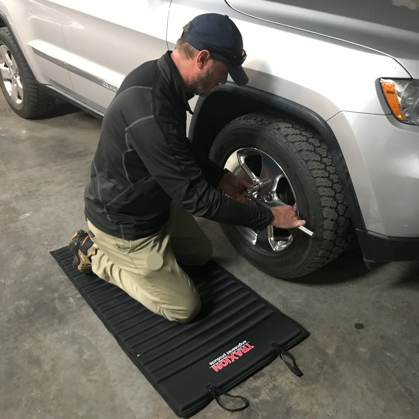Traxion 1-500 VersaMat Roll-Up High Density Foam Utility Mat, Black