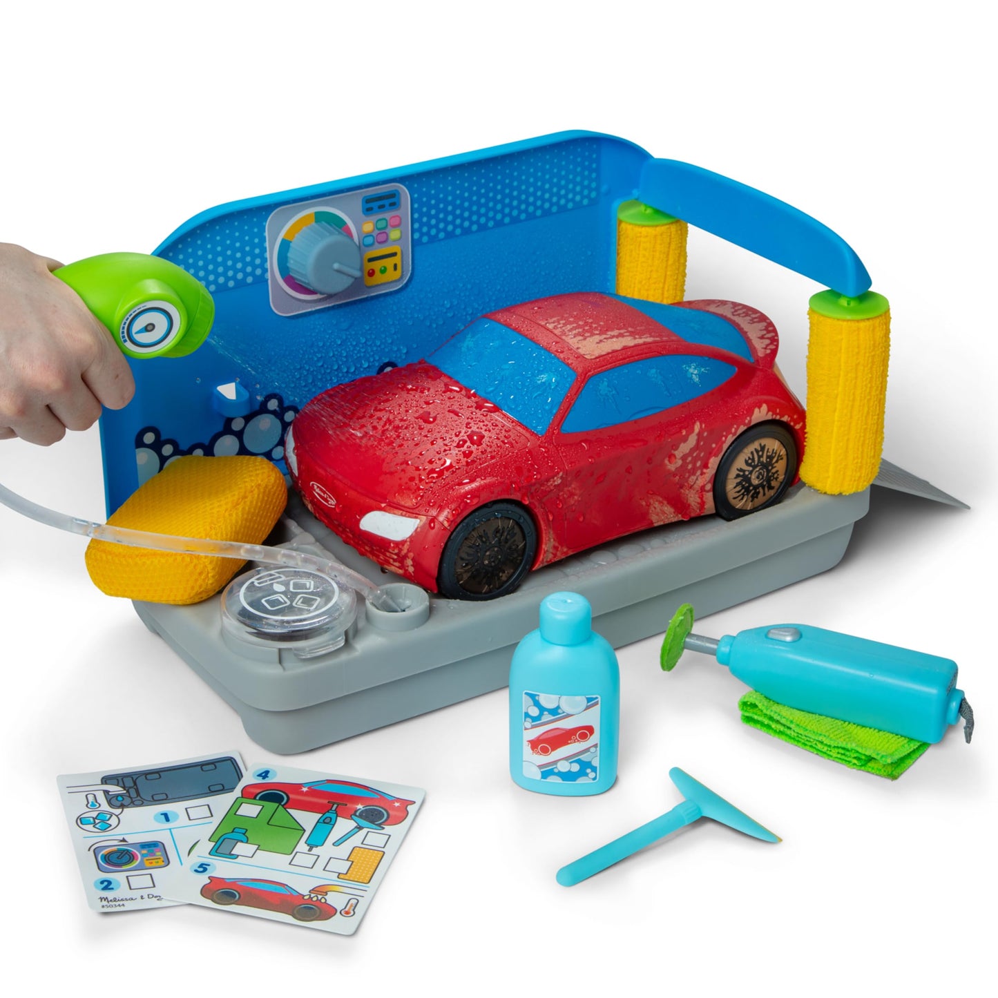 Melissa & Doug Spray & Shine Car Wash Color-Changing Water Toy Play Set Boys and Girls 3+
