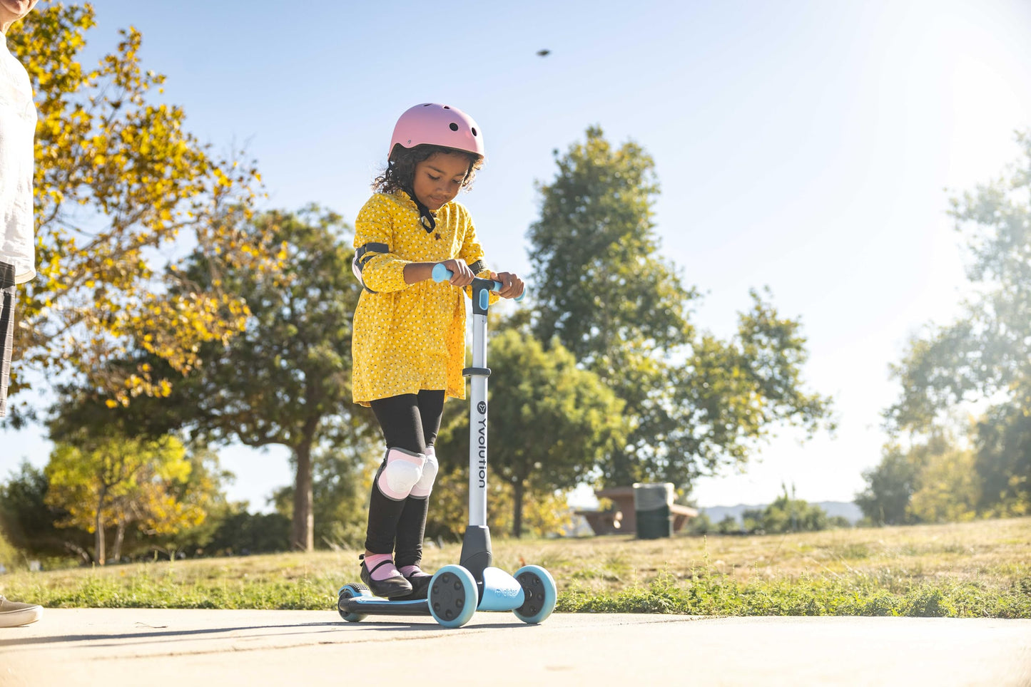 Yvolution Green Glider Nua Kids 3 Wheel Scooter, Foldable, LED Wheels, Adjustable Handlebar, for Boys and Girls Ages 3 to 10 Years Old