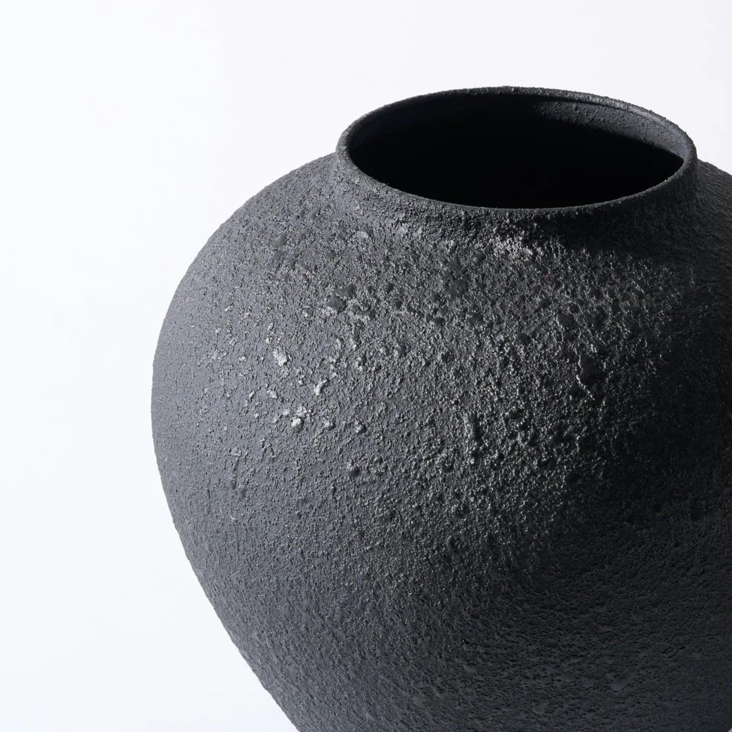Black Large Round Vase Pottery Look for Home Decor, Arina Black Rustic Vase Modern Farmhouse, Console Table Decor, Earthy Textured Big Black Round Vases for Centerpieces, Jarrones Grandes
