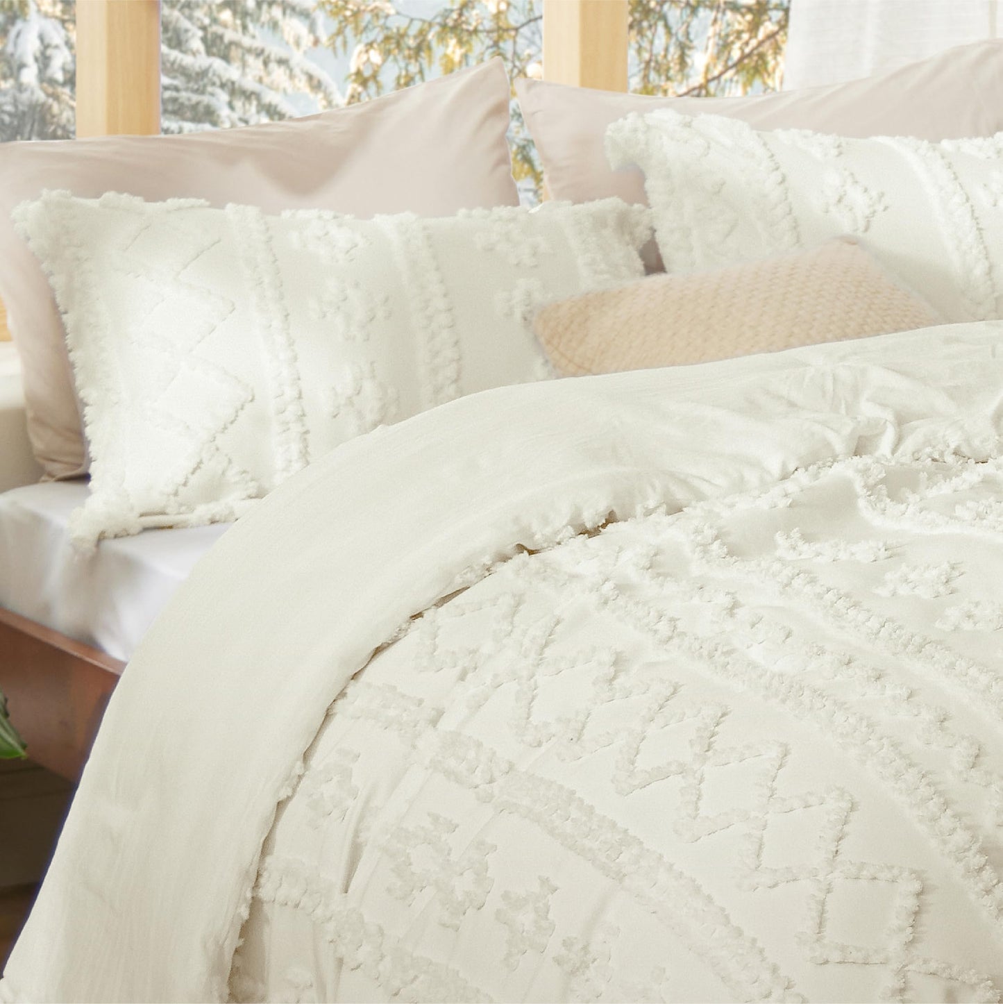 Bedsure Tufted Boho Comforter Set Queen Size - White Boho Bed Set, GentleSoft™ 3 Pieces Farmhouse-Style Embroidery Bedding, Gifts for Woman, Soft Jacquard Kids' Queen Comforter for All Seasons