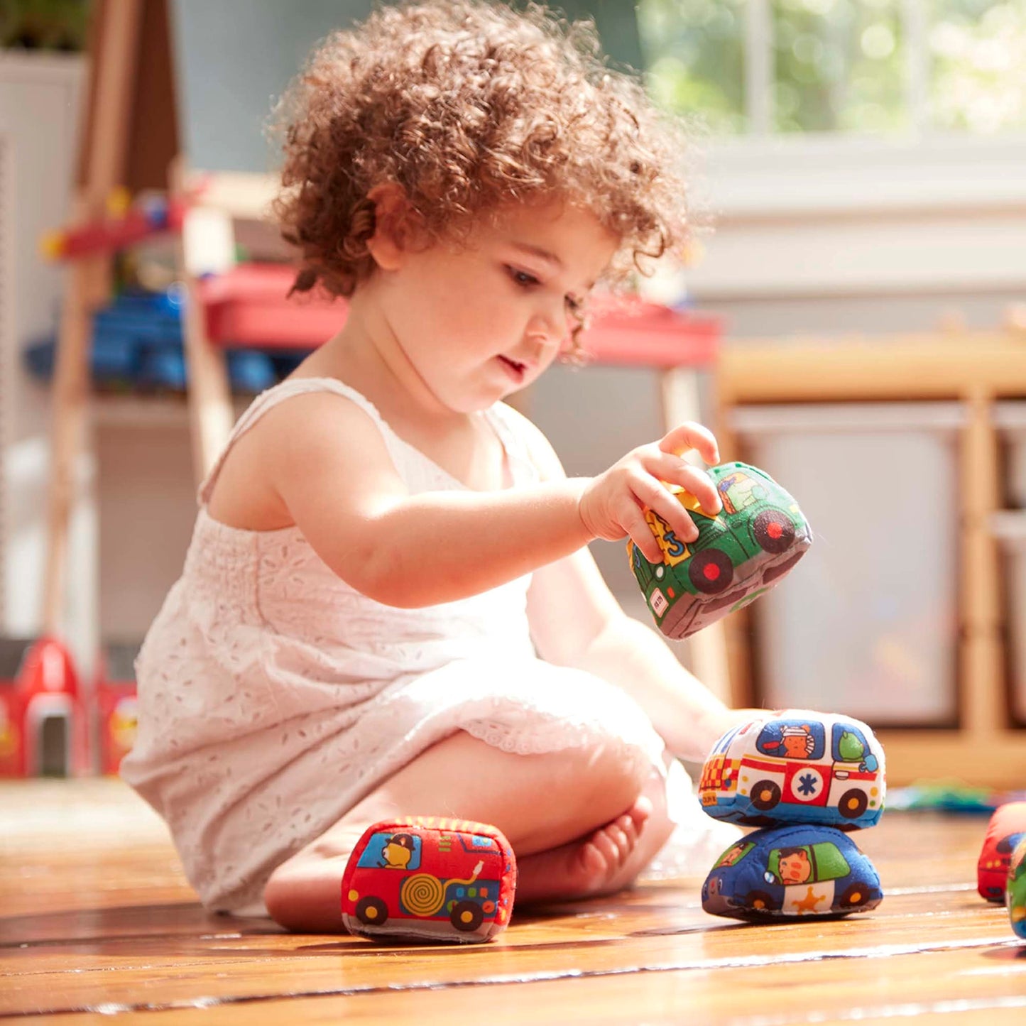 Melissa & Doug Take-Along Town Play Mat (19.25 x 14.25 inches) with 9 Soft VehiclesSoft Baby Play Mat with Storage Bag, Toy Vehicle Sets for Babies