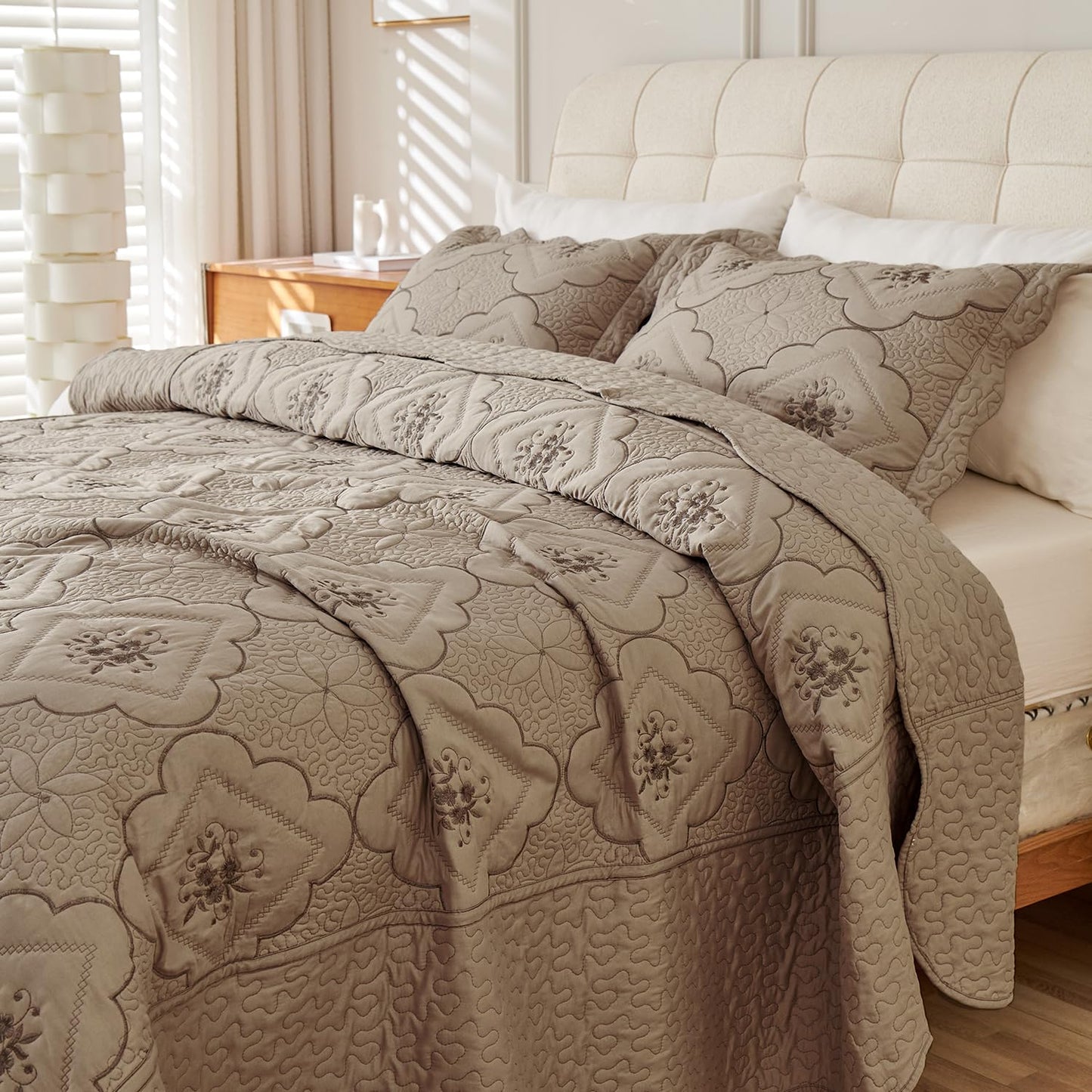 Cmfshape Floral Embroidery Quilt Set,3 Pieces Queen Quilt Bedding Set,Classic Diamond Pattern Quilts,Ultra Soft Lightweight Reversible Bedspread Coverlets for All Season(Taupe,90"x90")