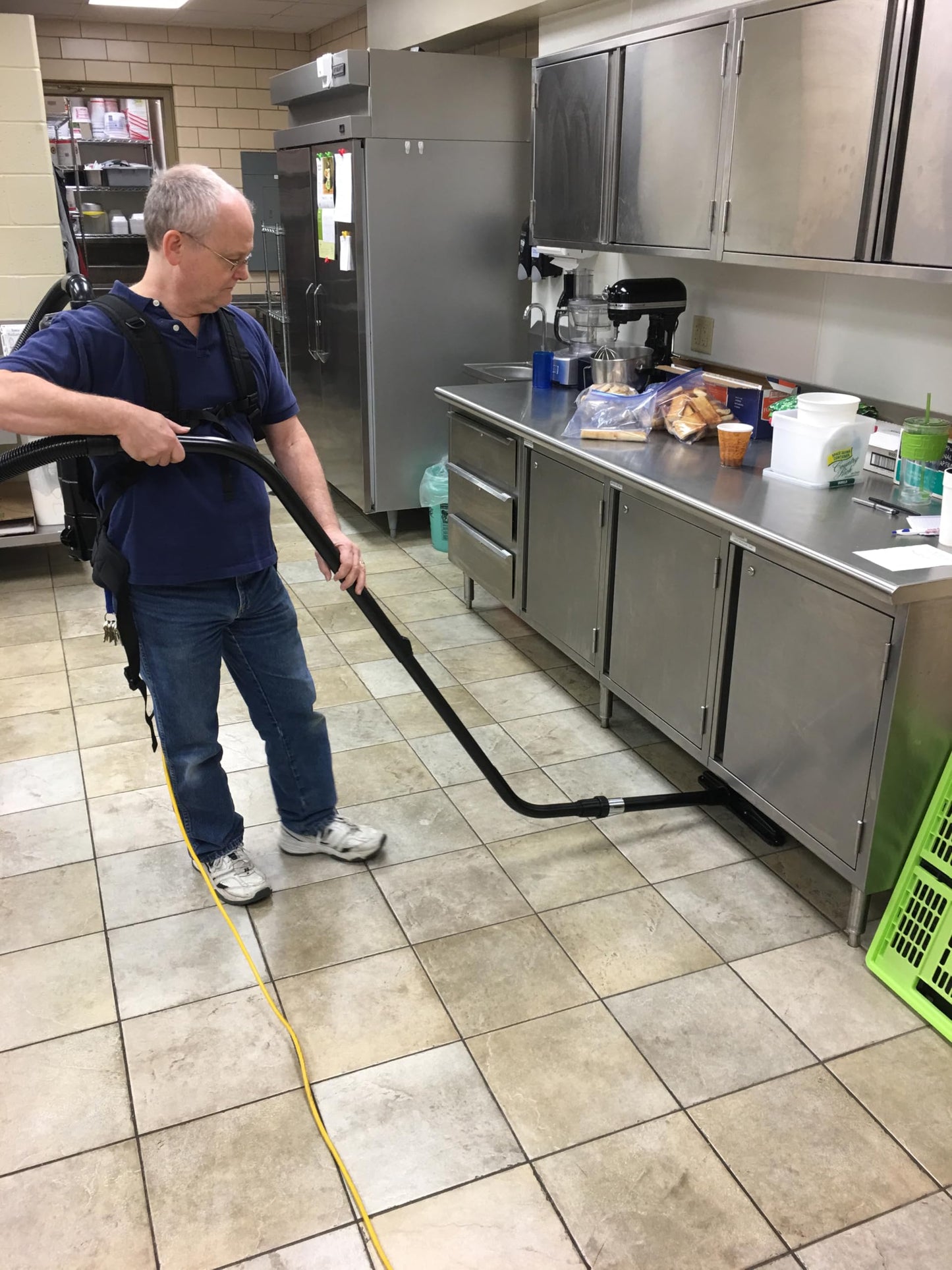 Cen-Tec Systems 94830 Commercial Cleaning Kit with Telescopic Aluminum S-Wand and Vacuum Tools, 14-Inch, Black