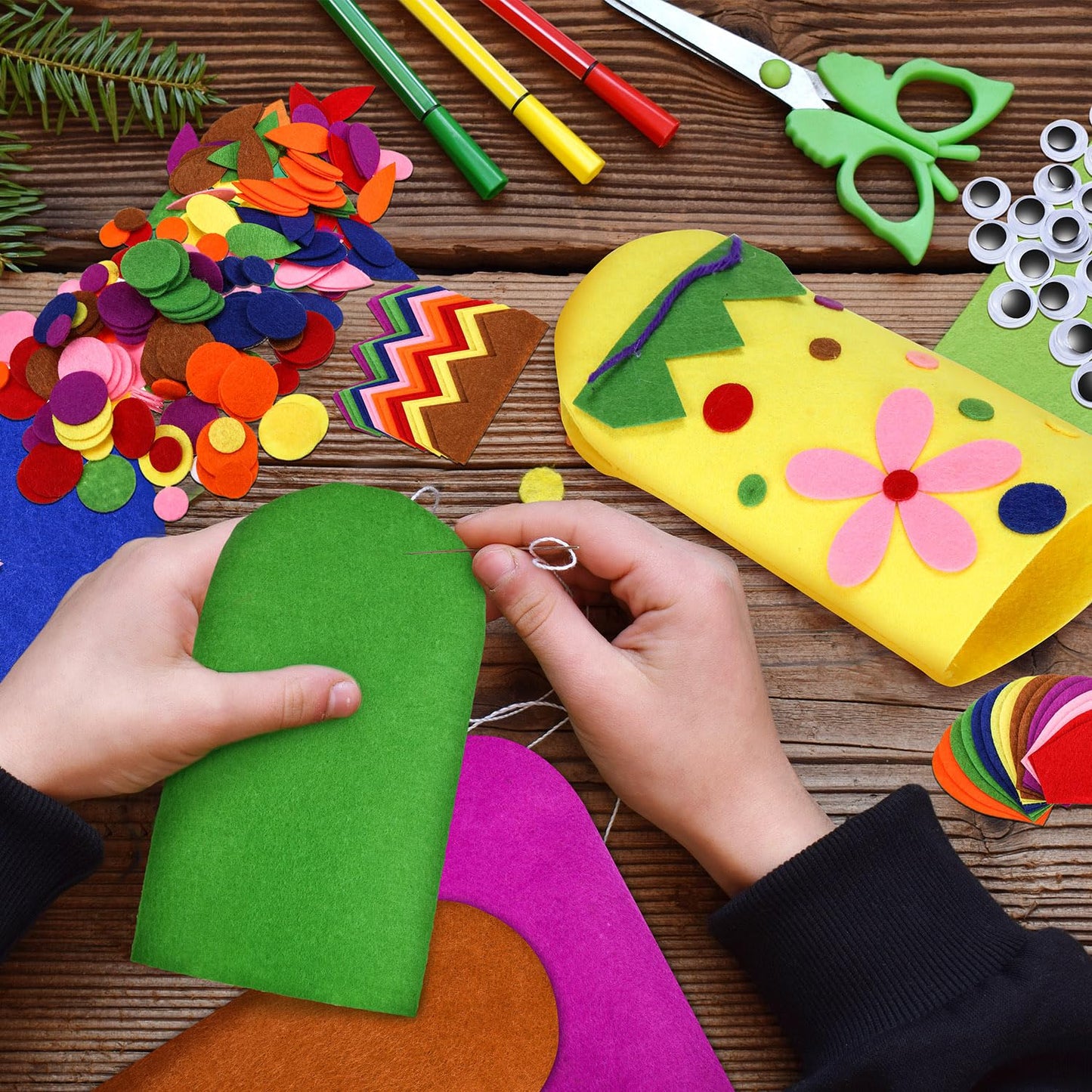 Liliful 32 Pcs Hand Puppet Making Kit Felt Arts and Crafts Sock Puppet Toys Creative DIY Make Your Personal Puppets Kits Eyes Felt Accessories Storytelling Role Play Party Supplies