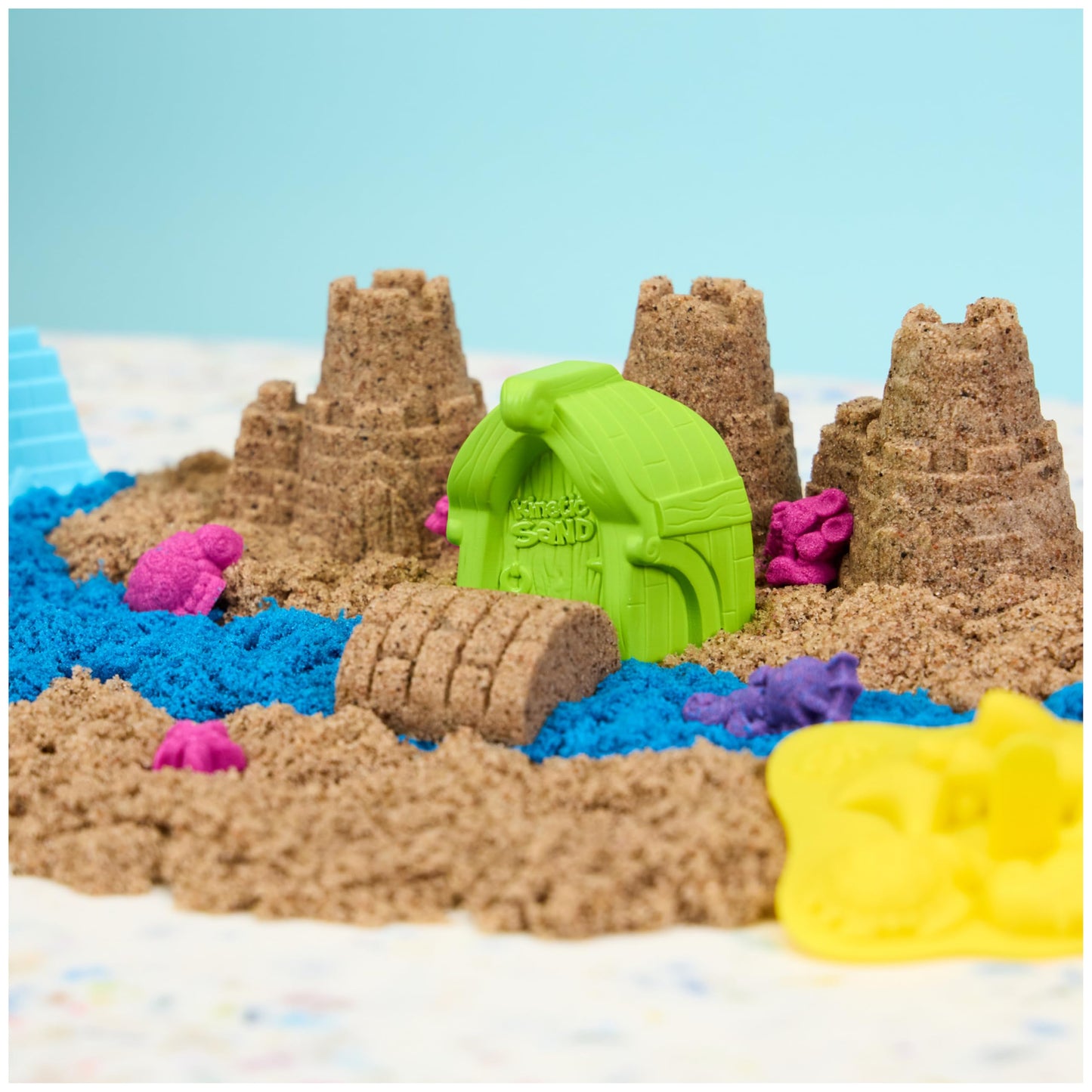 Kinetic Sand, Sandy Shore Adventures 3-in-1 Beach Playset with 32 oz of Moldable Play Sand and 5 Tools, Arts and Crafts Sensory Toys and Craft Kits for Kids Ages 5 and up