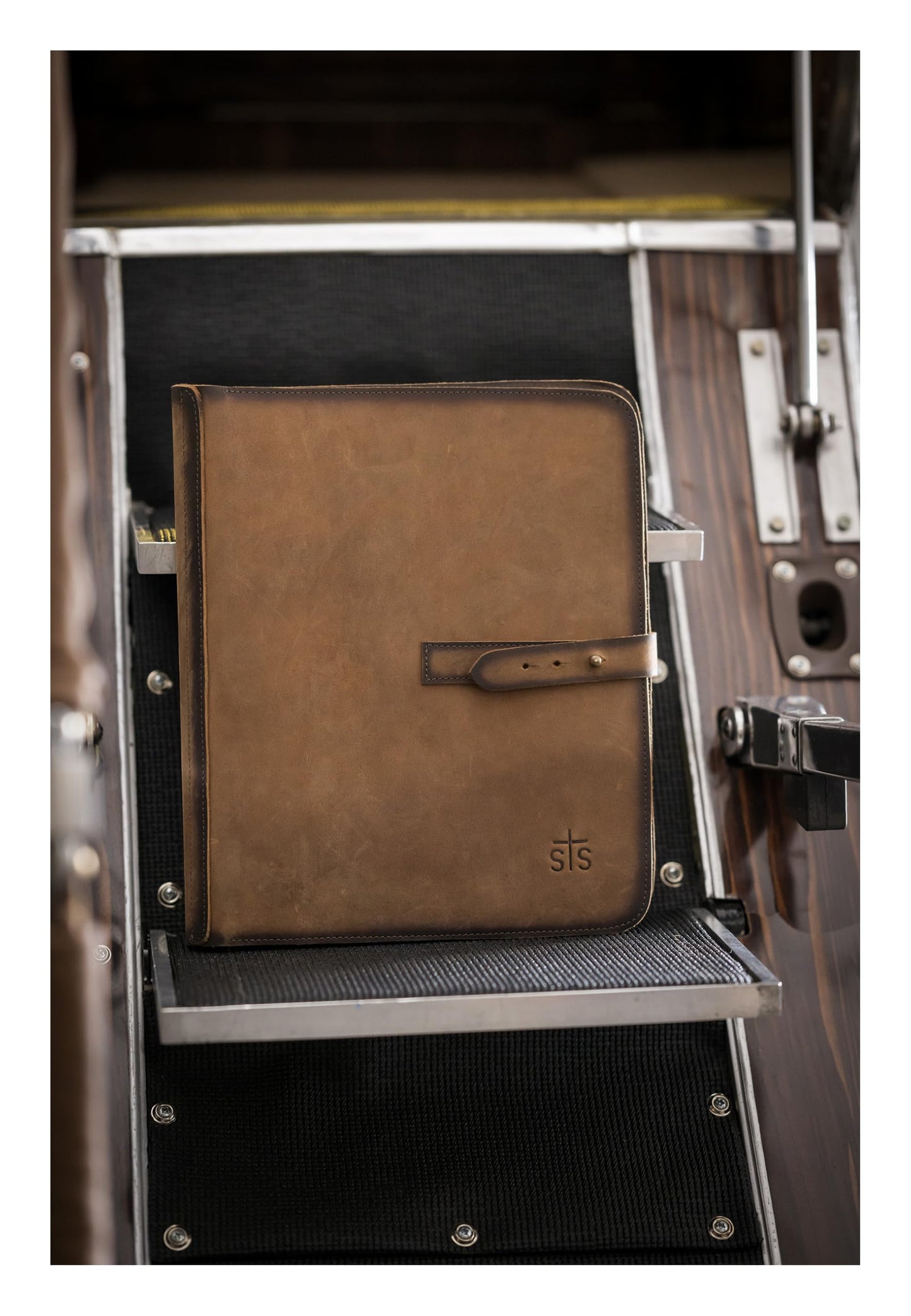 STS RANCHWEAR Men's Foreman Rancher Genuine Full-Grain Leather Document Folder | 1 Interior Slip Pocket, 1 Interior Double Snap Closure Slip Pocket, 1 Interior Business Card Slot | 11.5" W x 13" H