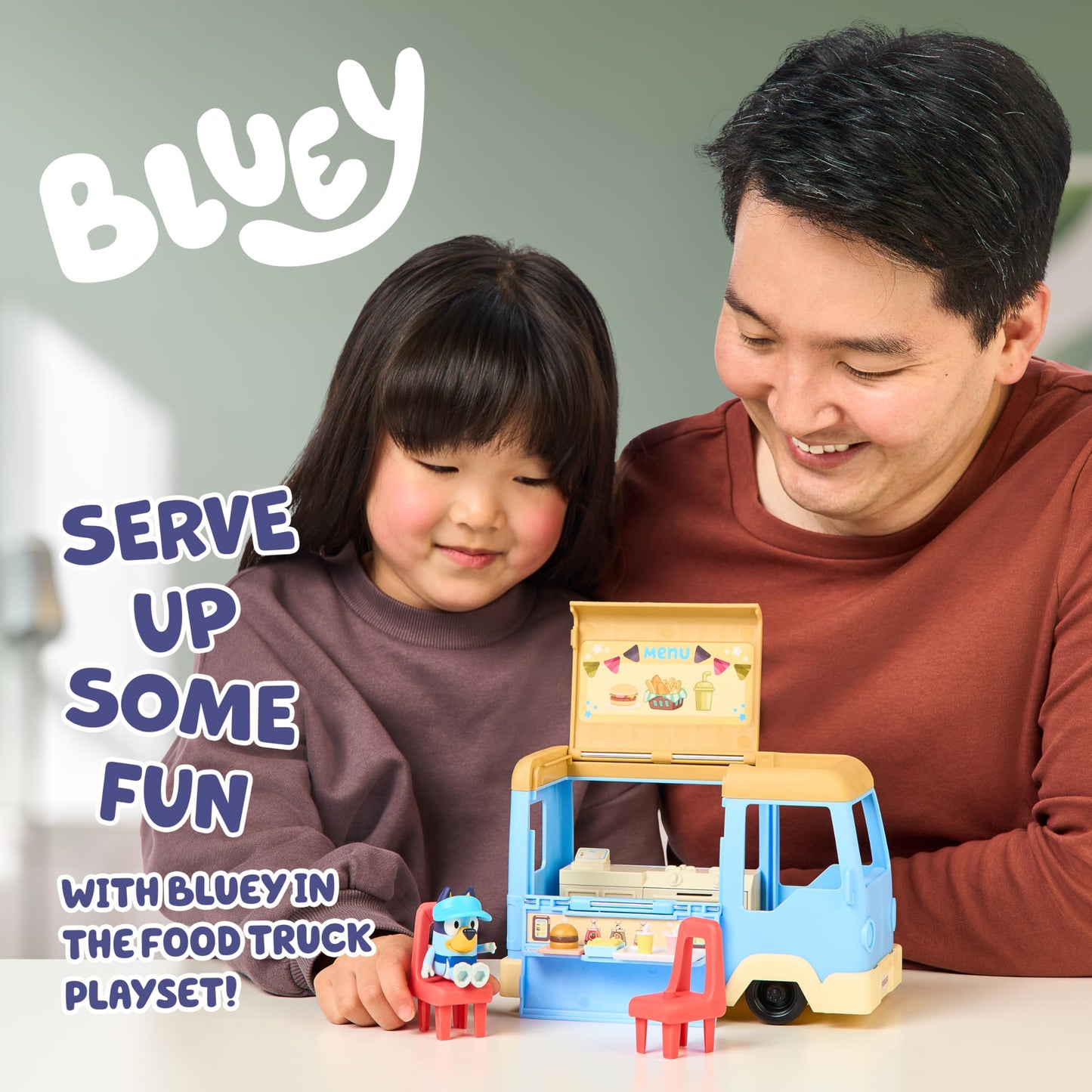 Bluey Transforming Food Truck Playset, Transforms Into a Café with Dining Area and Chairs. Includes Exclusive Bluey Figure Wearing Her Apron and Visor, 5 Accessories and Sticker Sheet