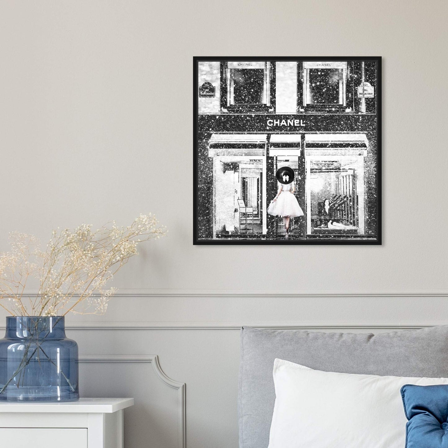 The Oliver Gal Artist Co. Fashion and Glam Wall Art Canvas Prints 'Queen of The Store Noir' Lifestyle Home Décor, 16 in x 16 in, Black Frame