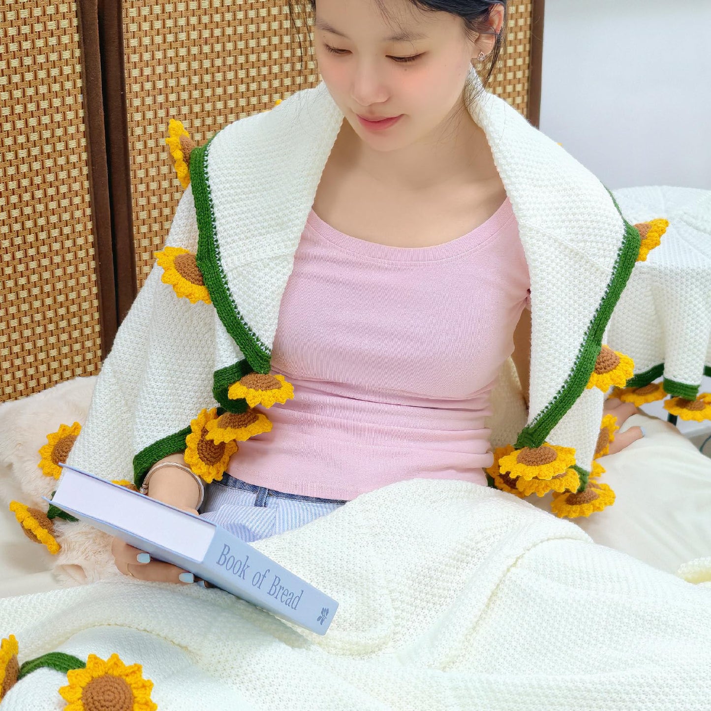 SoffMoiis Crochet Sunflower Bouquet Blanket, Handmade Flower Blanket, 40 Inch Round Floral Knitted Gifts for Mother's Day, Grandma Birthday, Teacher, Friend, Home Decor, Sofa（Finished Product）