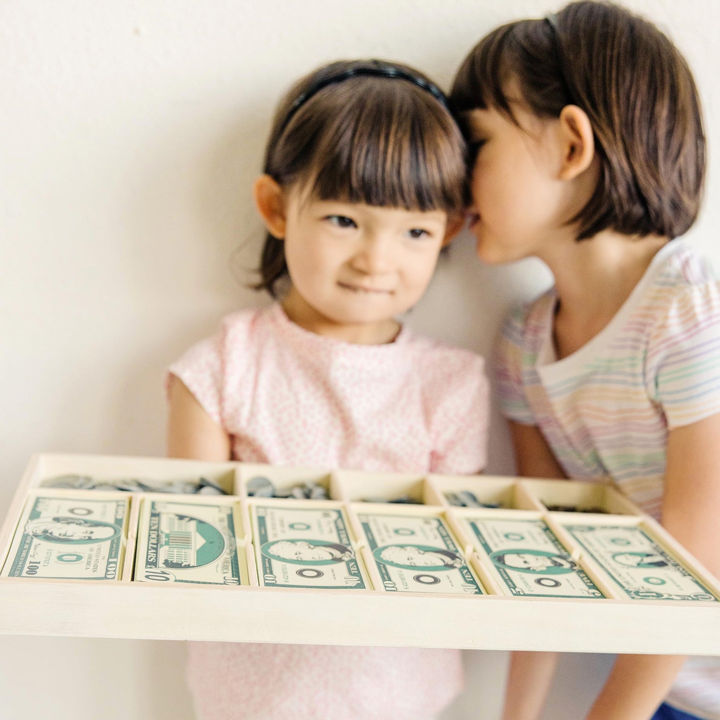 Melissa & Doug Classic Play Money Set, Developmental Toys, 50 of Each Denomination, Wooden Cash Drawer (45.085 cm H x 26.035 cm W x 3.175 cm L)