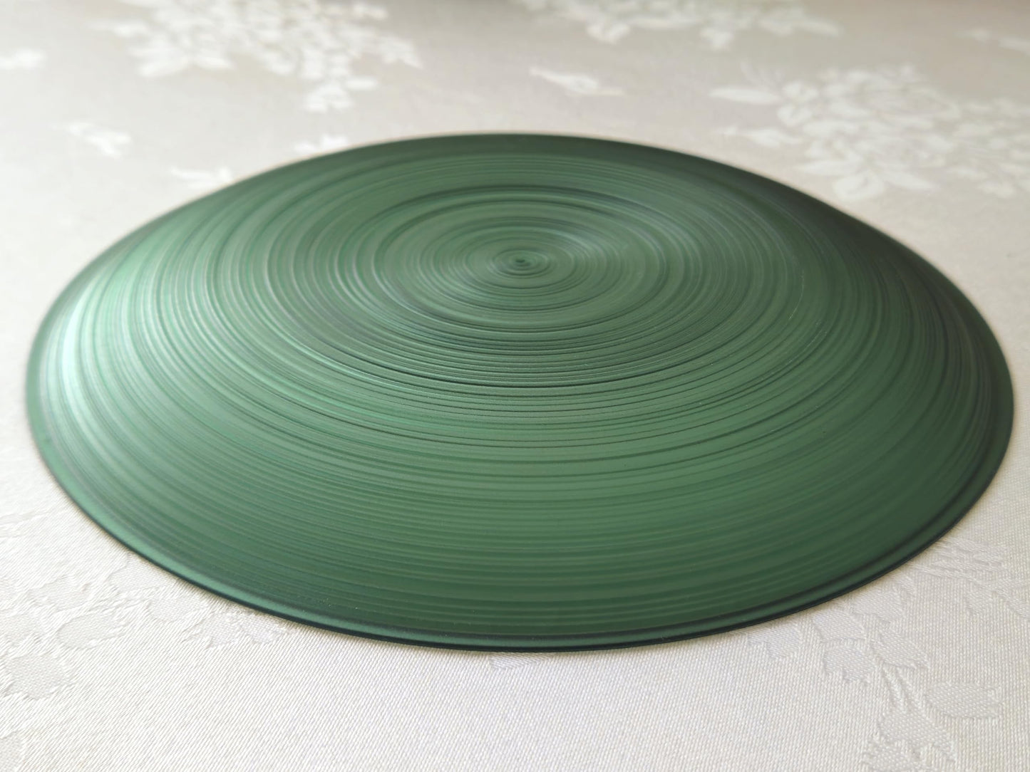 " OCCASIONS " 50 Plates Pack (25 Guests)-Wedding Party Disposable Plastic Plate Set -25 x 10'' Dinner + 25 x 7'' Salad & Dessert plates (Belize in Green & Gold)