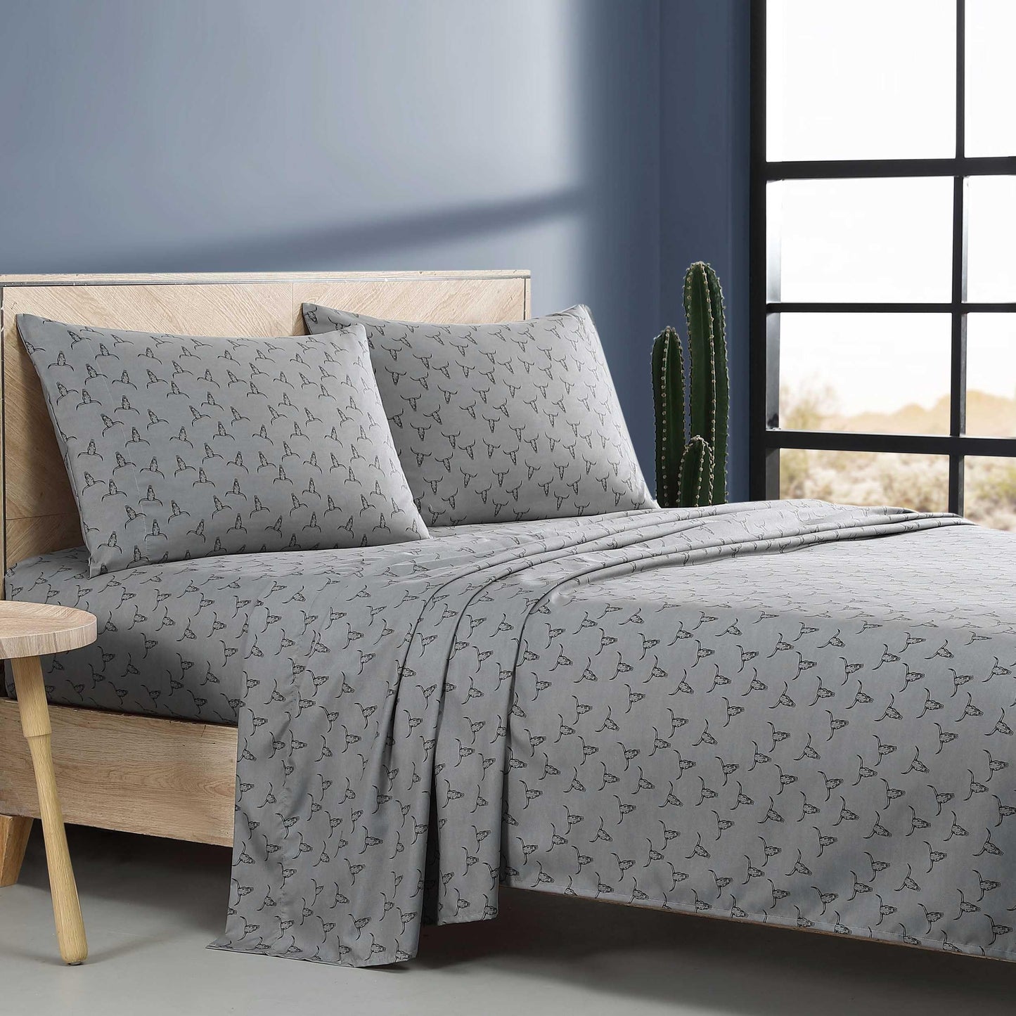 Wrangler - King Size Sheet Set, Ultra-Soft & Wrinkle-Resistant Bedding for Year Round Comfort, Deep Pockets, Bed Sheets with Matching Fitted Sheet & Pillowcases (Steer Skulls Grey)
