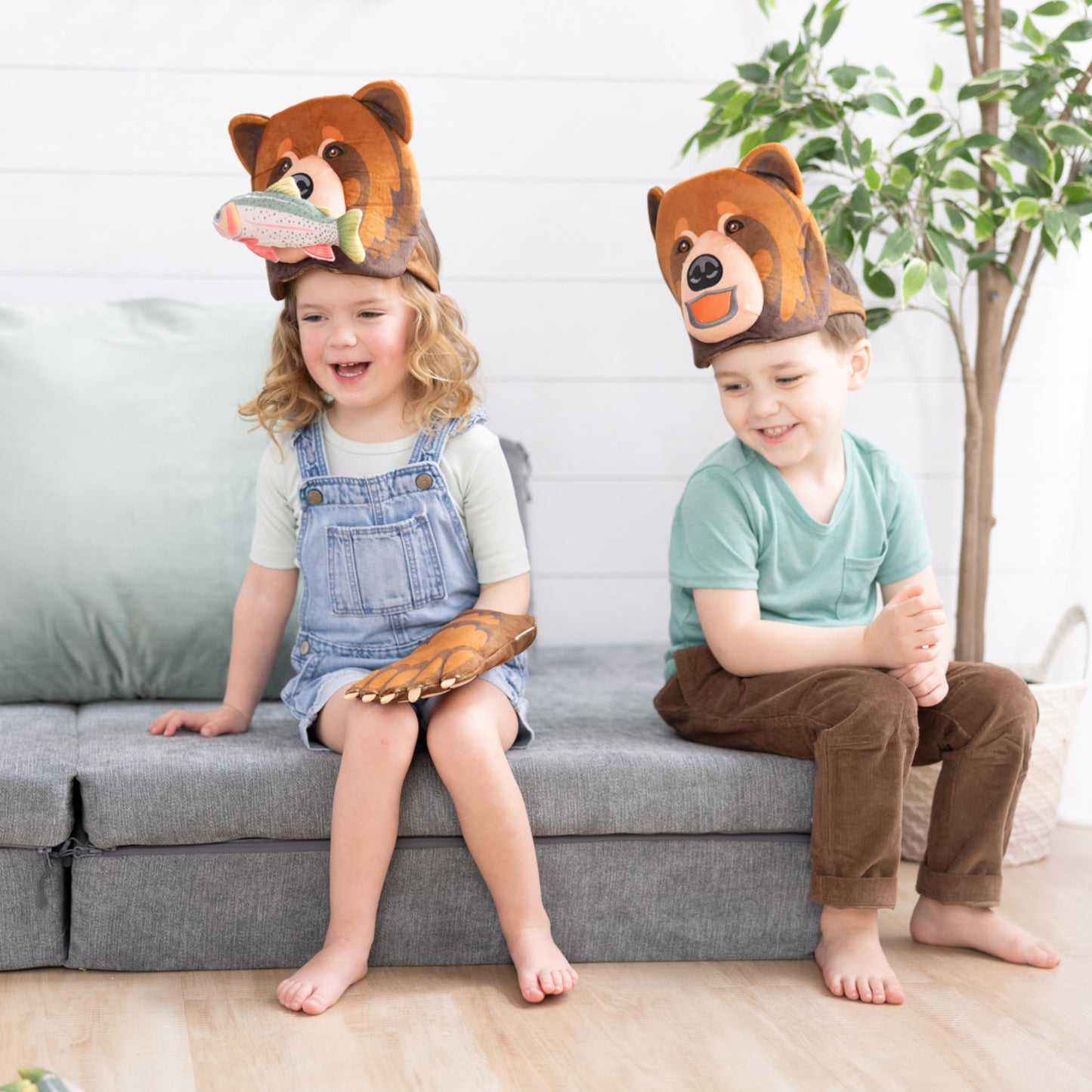 Melissa & Doug Yellowstone National Park Grizzly Bear Games and Pretend Play Set with Plush Bear Heads and Paw Gloves, Kids Animal Activity for Preschoolers, Pretend Play Active Games for Ages 3+