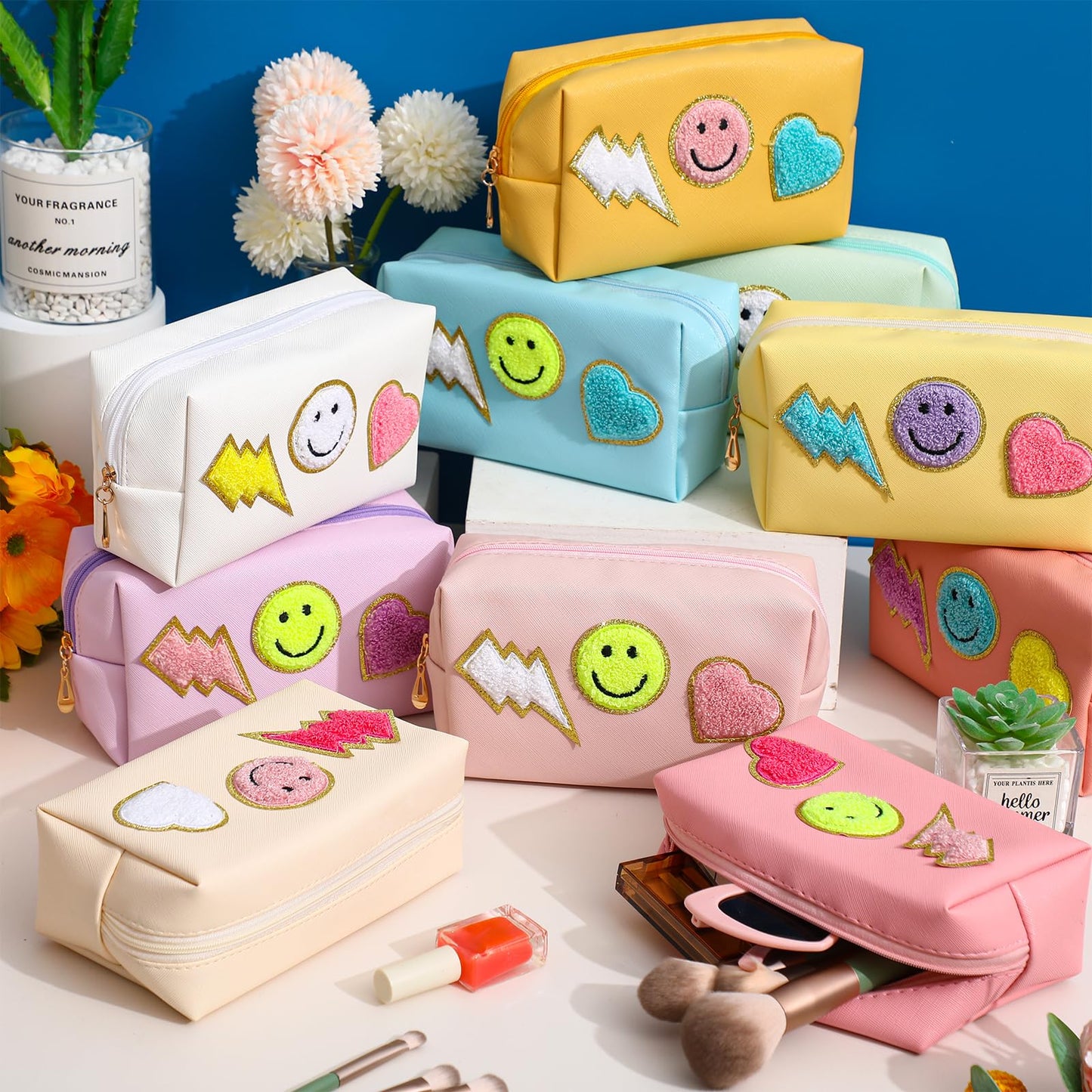 Sanwuta 20 Pieces Preppy Patch Makeup Bag Bulk Chenille Letters Bags PU Leather Aesthetics Cosmetic Organizer Smile Lightning Heart Toiletry Pouch Portable Waterproof Zipper Storage Purse for Women