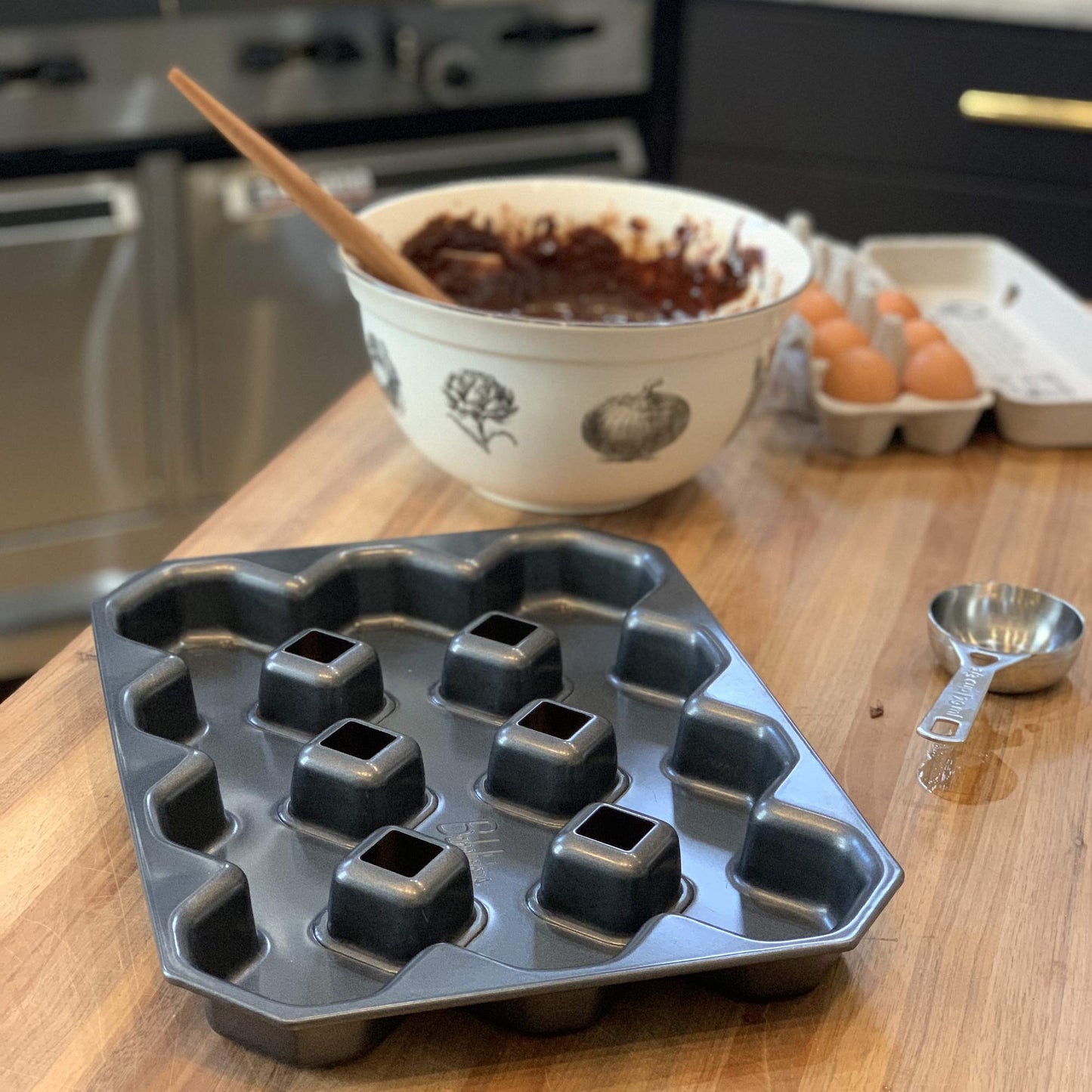 Bakelicious Crispy Corner Non-Stick Brownie Pan, Makes 12 All Edges Brownies