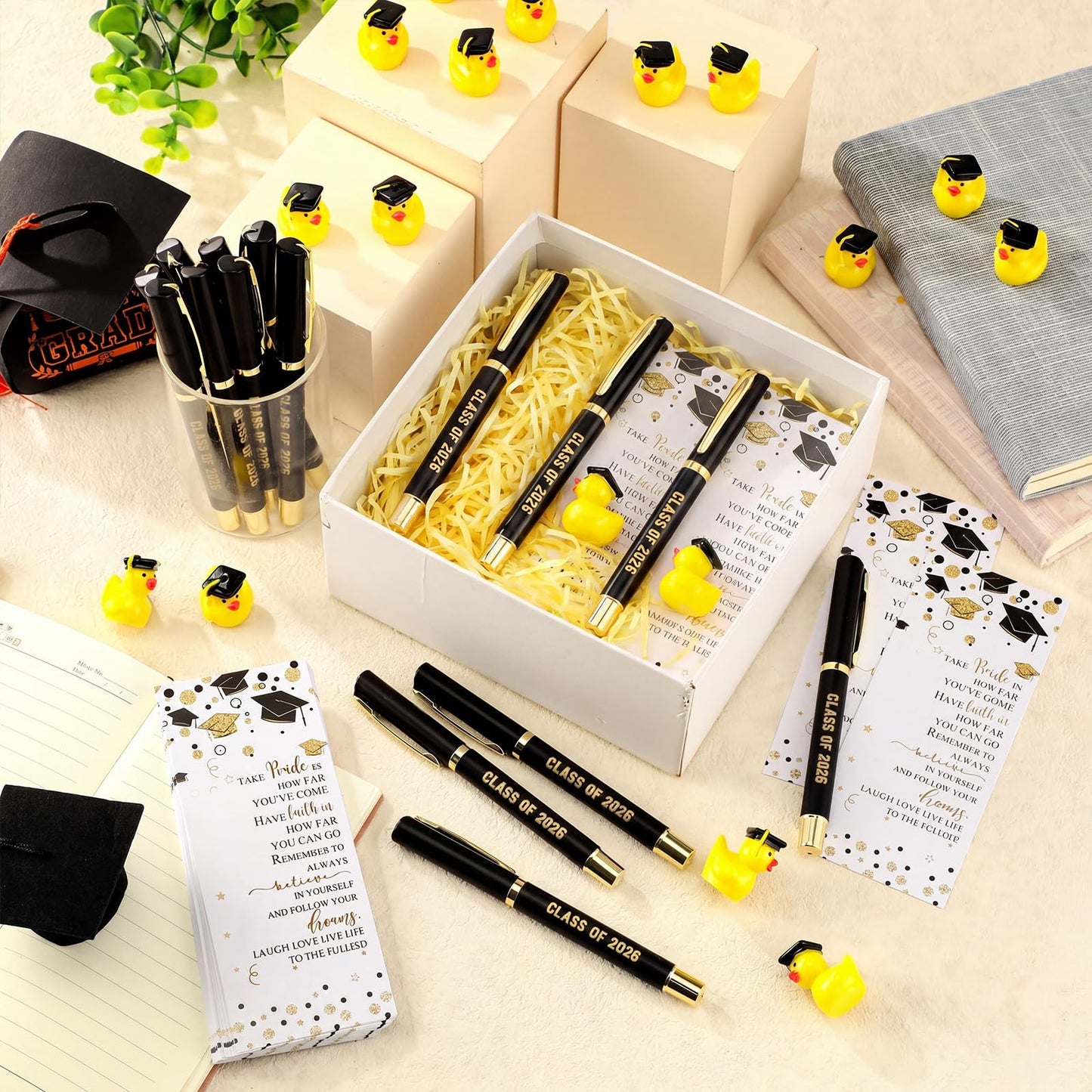 Sayglossy 30 Sets Graduation Gifts Bulk Class of 2026 Gel Ink Pen Mini Card Cap Yellow Resin Duck Graduation Party Favors End of Year Gift(Black)