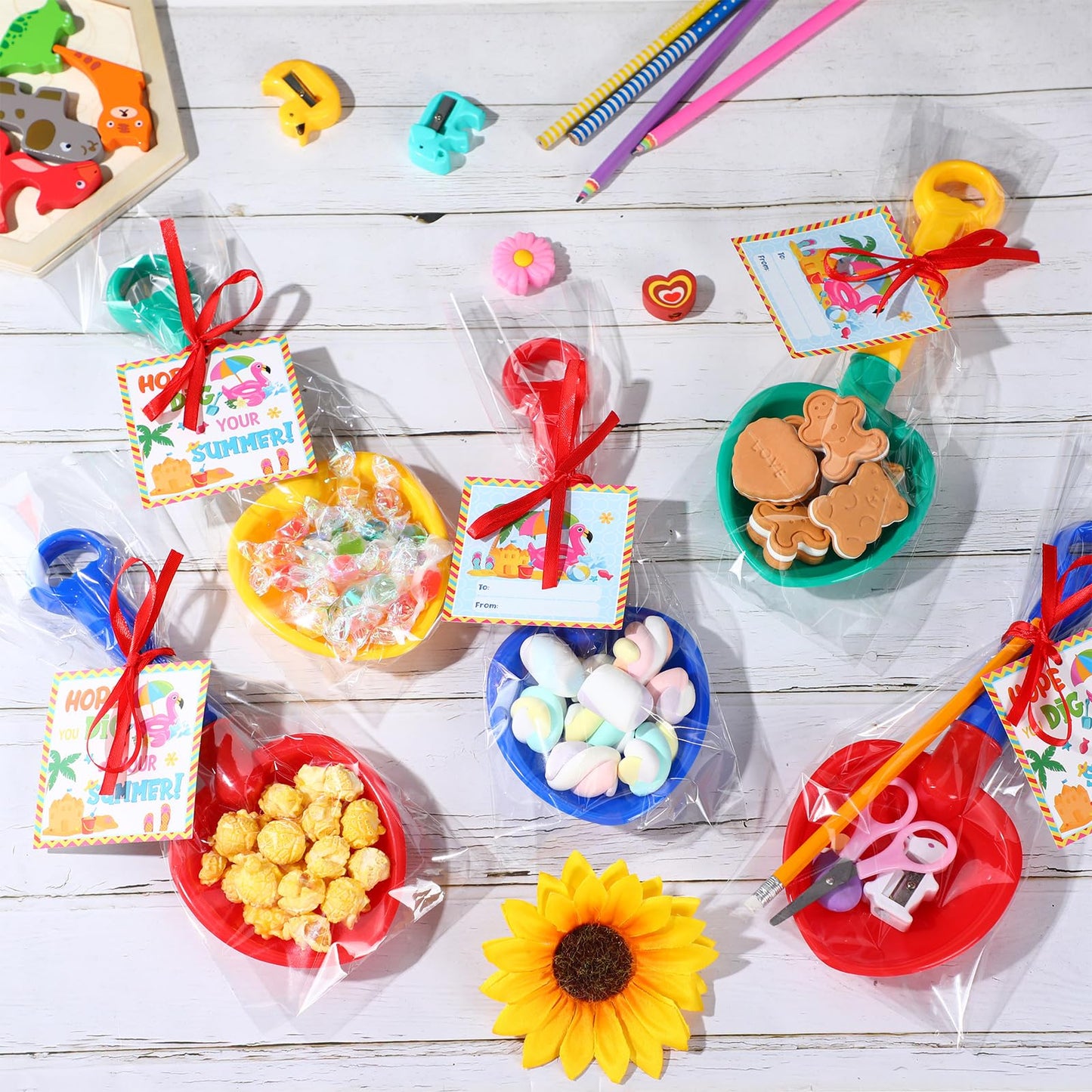 Capoda 24 Set Graduation Plastic Shovels with Graduation Gift Cards Red String Candy Bags Grad Dig Your Summer Gifts for Boys and Girls Classroom Exchange Prizes 2024 Graduation Party Favor Supplies