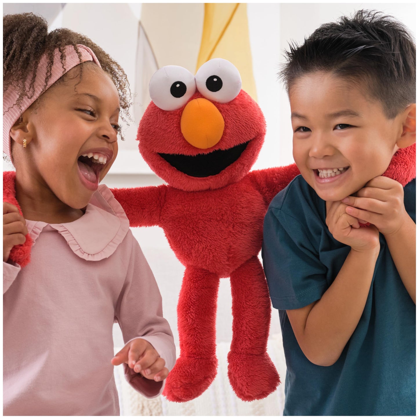 GUND Sesame Street Official Elmo Hug-a-Moves Plush, Plush Muppet, Sensory Toy, Premium Plush Toy for Ages 1 & Up, Red, 14”