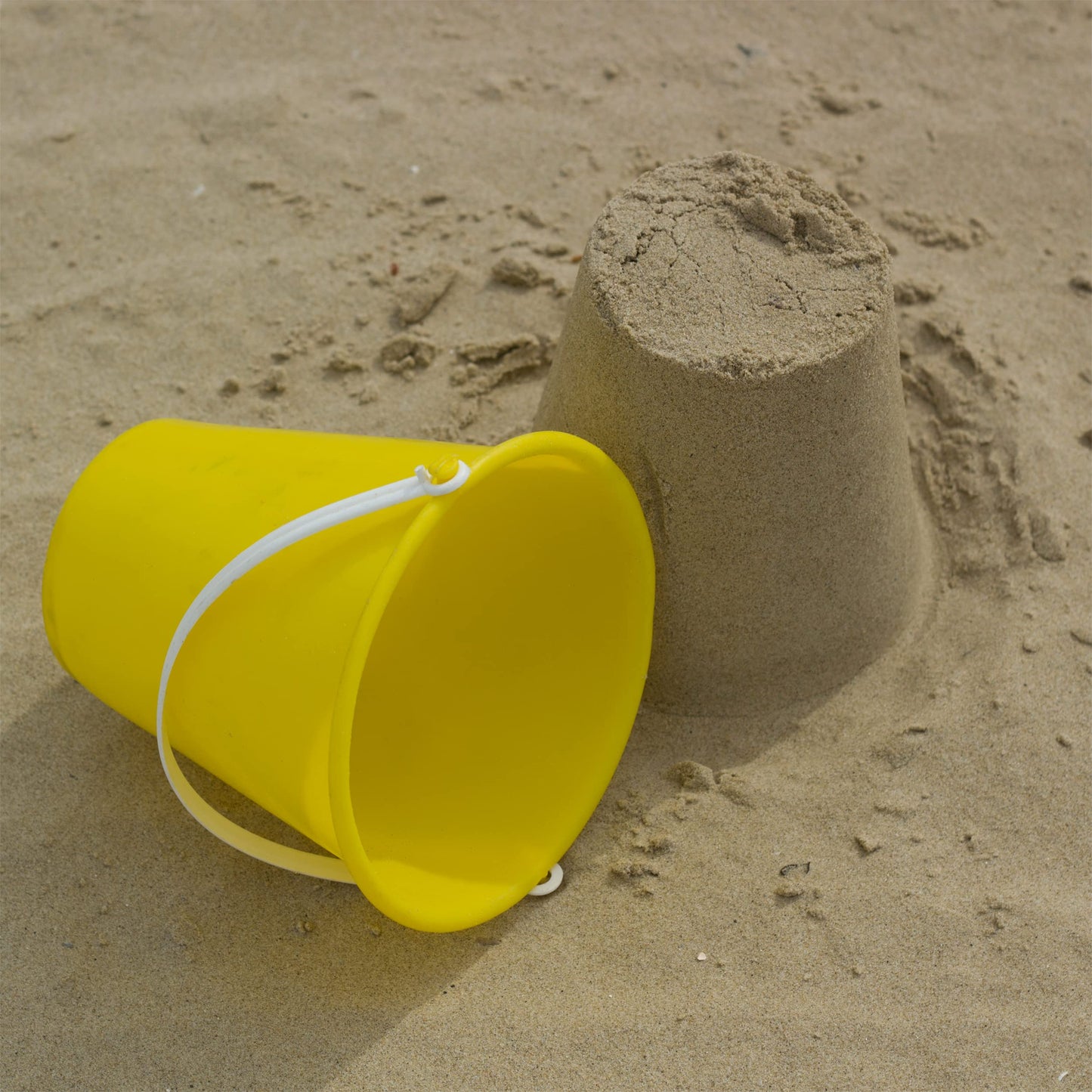 4E's Novelty 9" Large Sand Bucket with Shovel [12 Pack Bulk] Beach Buckets - Beach Toys for Kids & Toddlers, Party Favors Holders
