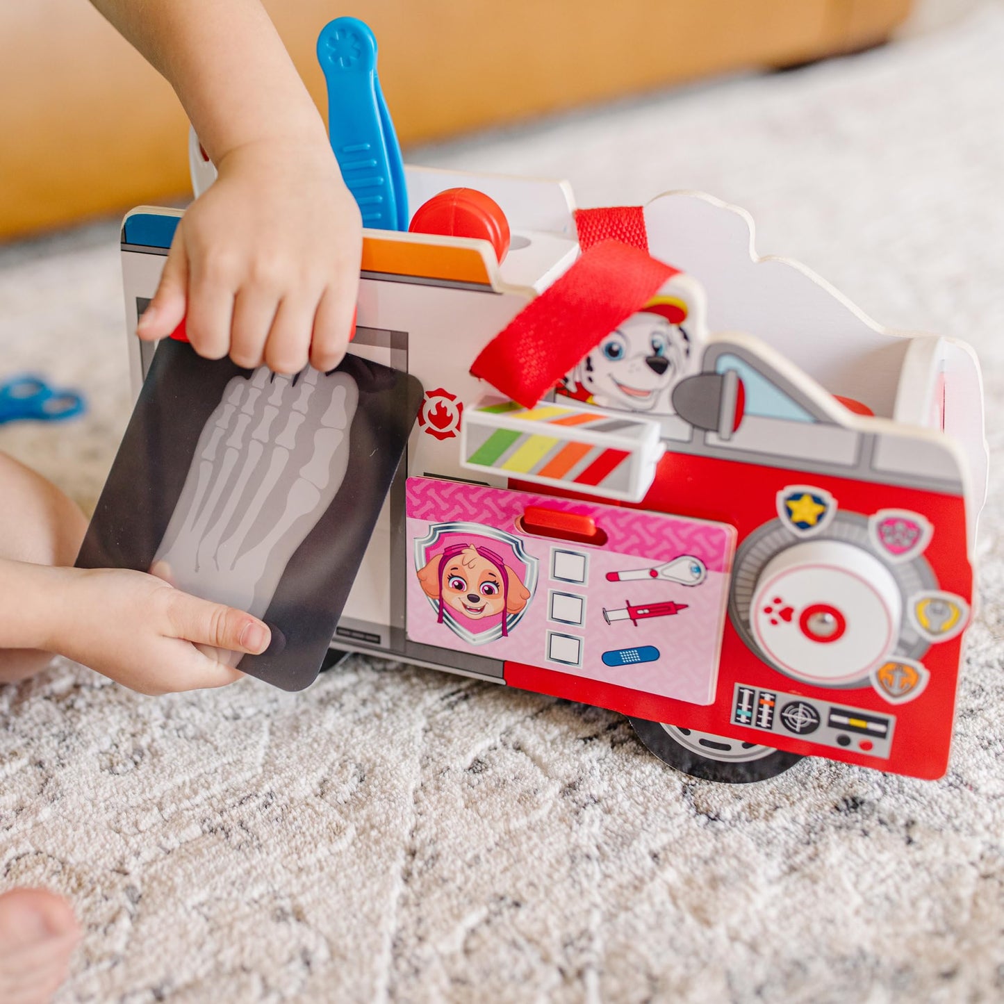 Melissa & Doug PAW Patrol Marshall's Wooden Rescue EMT Caddy (14 Pieces) PAW Patrol Take-Along Pretend Play First Responder Rescue Kit, Toddler Toy for Girls and Boys Ages 3+