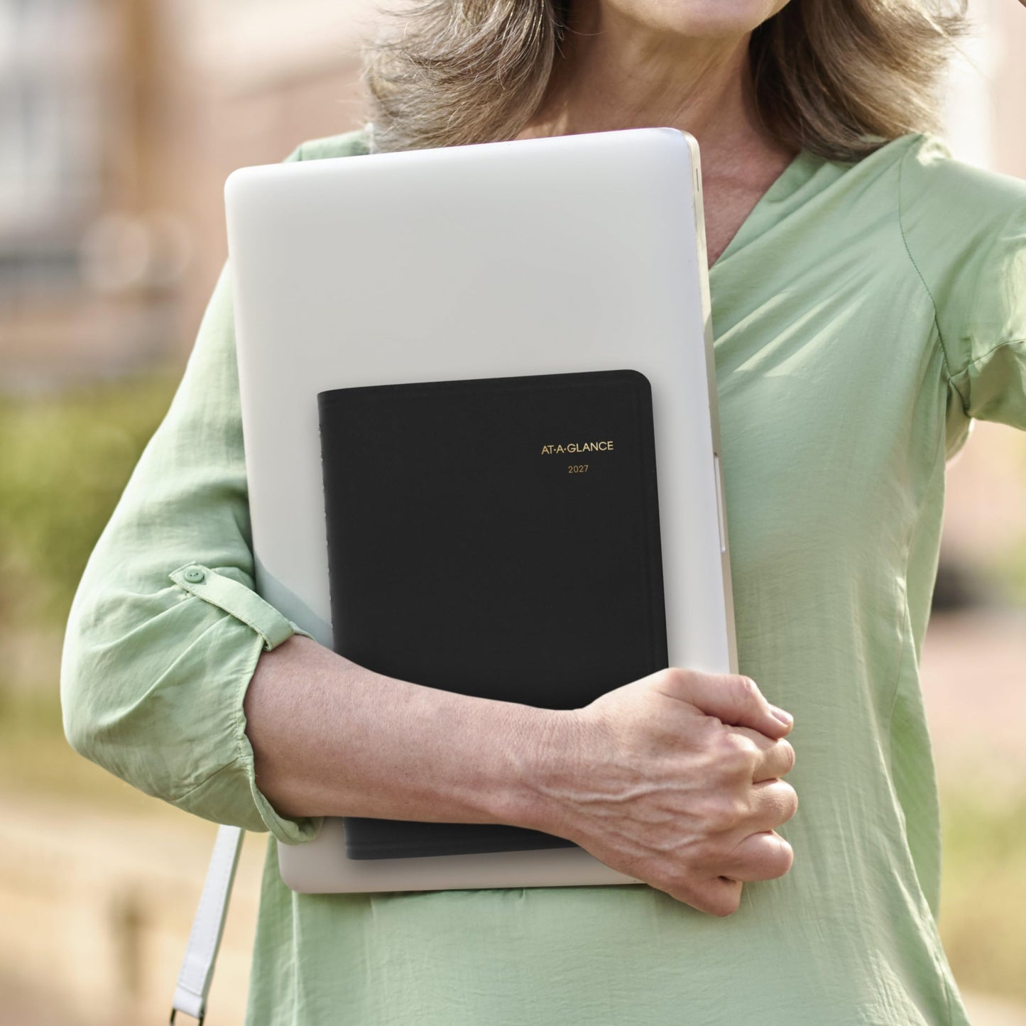 AT-A-GLANCE 2027 Appointment Book Planner, Daily, 5" x 8", Quarter-Hour, Black (708000527)