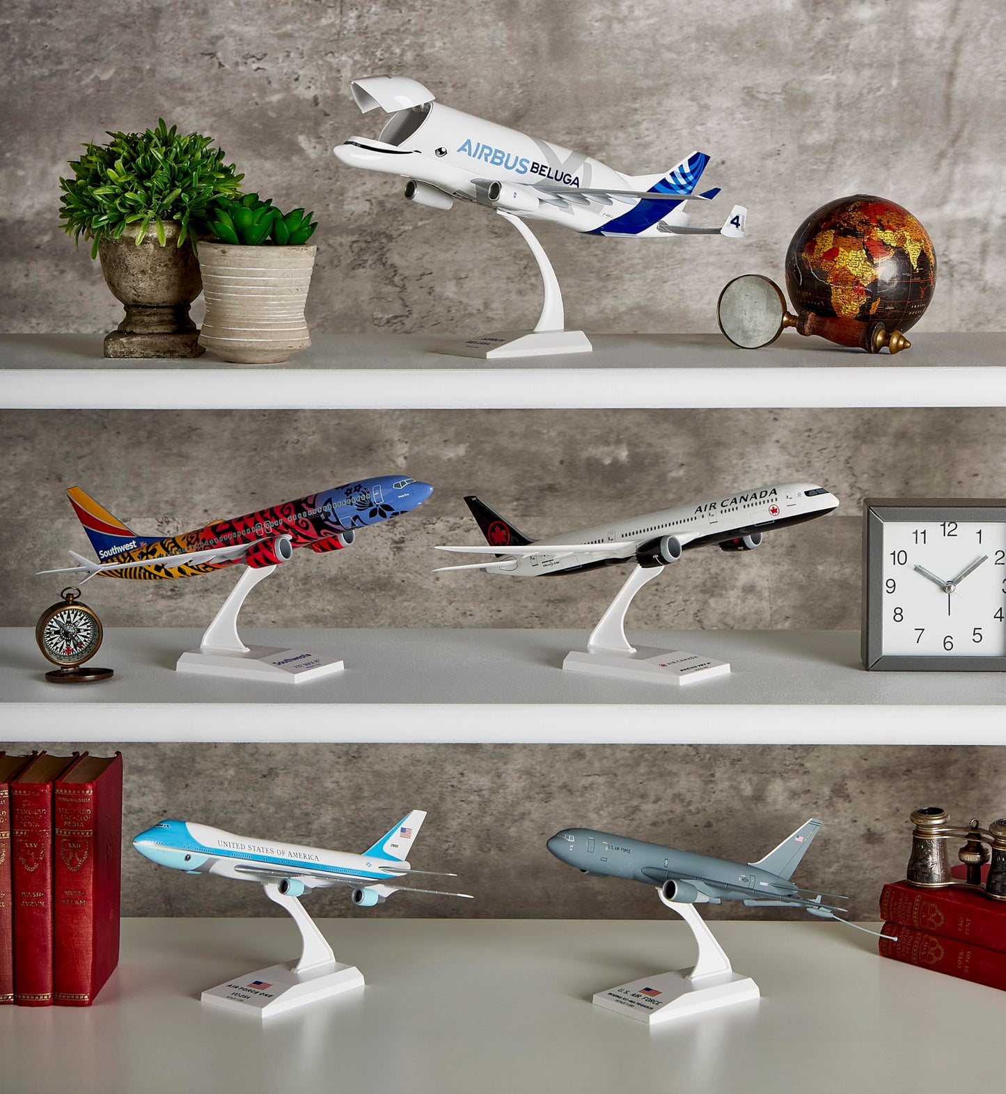 SkyMarks Plastic SKR041 Air Force One Boeing 747-200 VC25 1:250 Scale Desktop Model with Stand