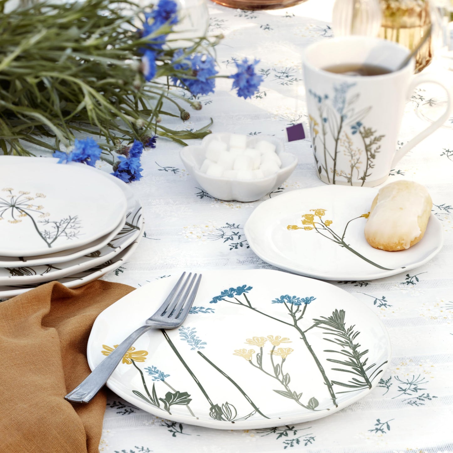 Lenox Dinnerware Set, Wildflowers Tidbit Appetizer Plates Set Of 4, Service For 4, Dessert Plates, Small Plate 6 Inch, Snack Plate, Stoneware, Dishwasher Safe, 6-Inch Diameter (Assorted, 4 Piece)