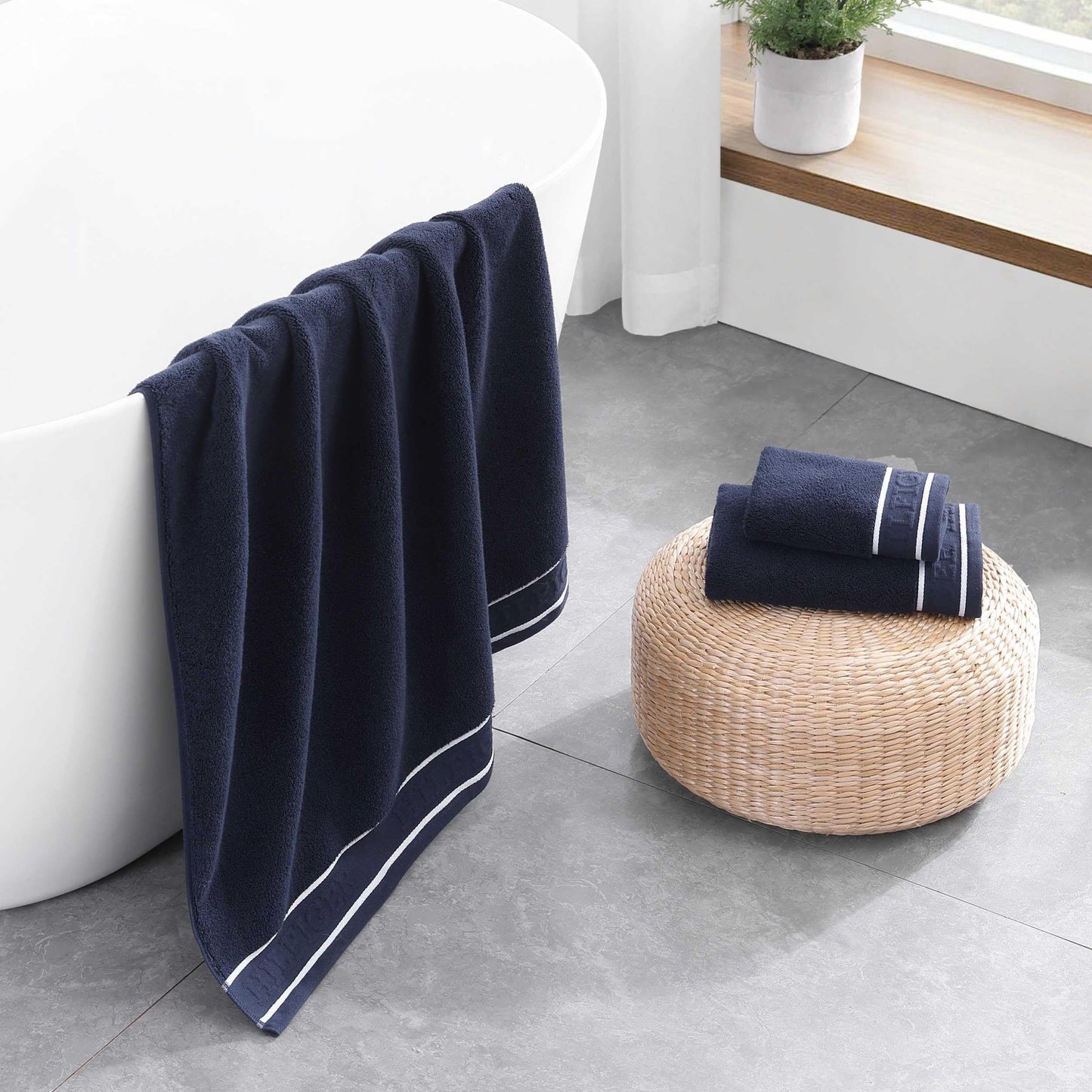 Tommy Hilfiger – Bathroom Towels, Soft Cotton Washcloths, Bath & Hand Towel Set, Zero Twist, Medium Weight & Highly Absorbent, Set of 6, College Dorm Room Essentials (Legacy Navy)