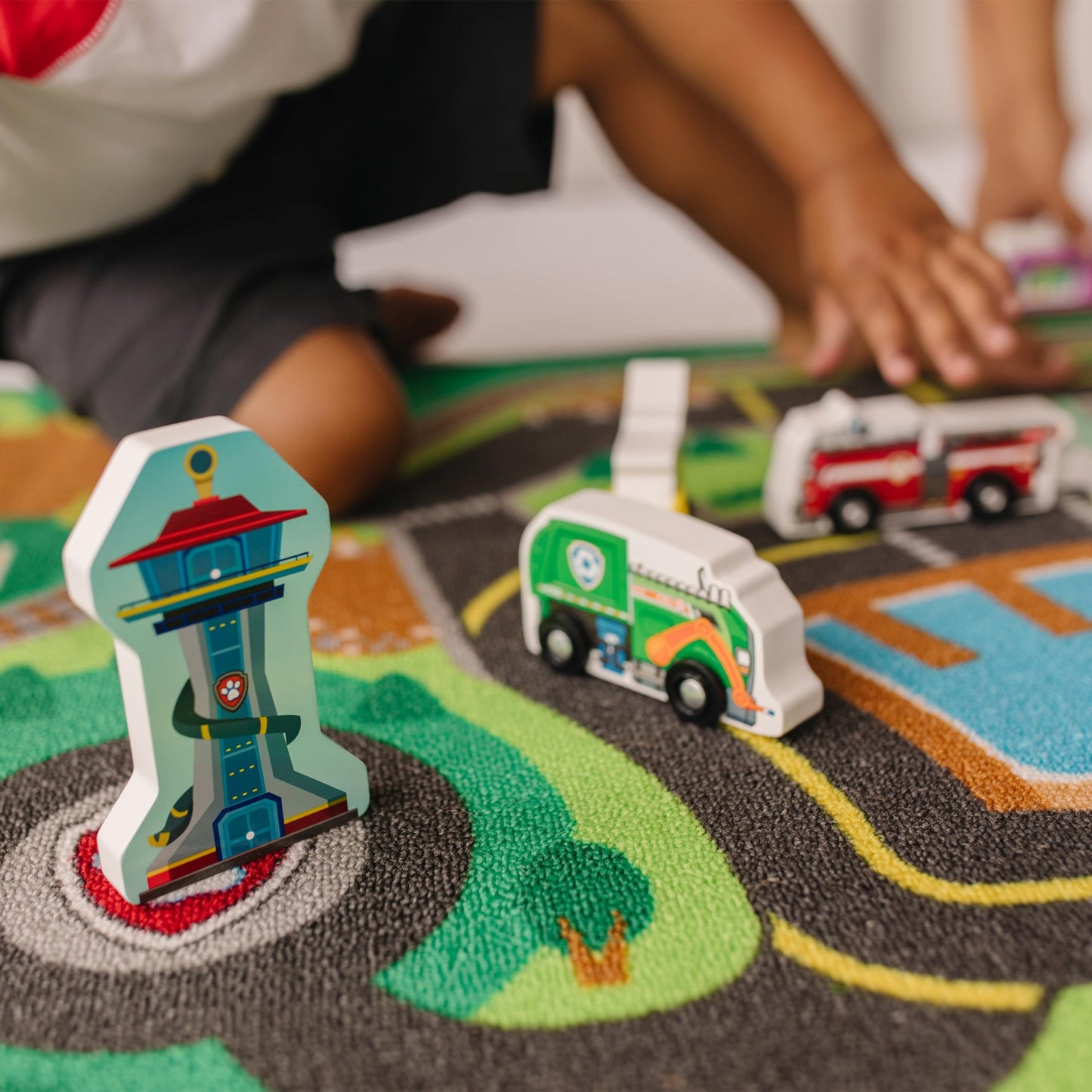 Melissa & Doug PAW Patrol Activity Rug - Adventure Bay (22 Pieces) PAW Patrol Town Mat with Wooden Toys for Ages 3+