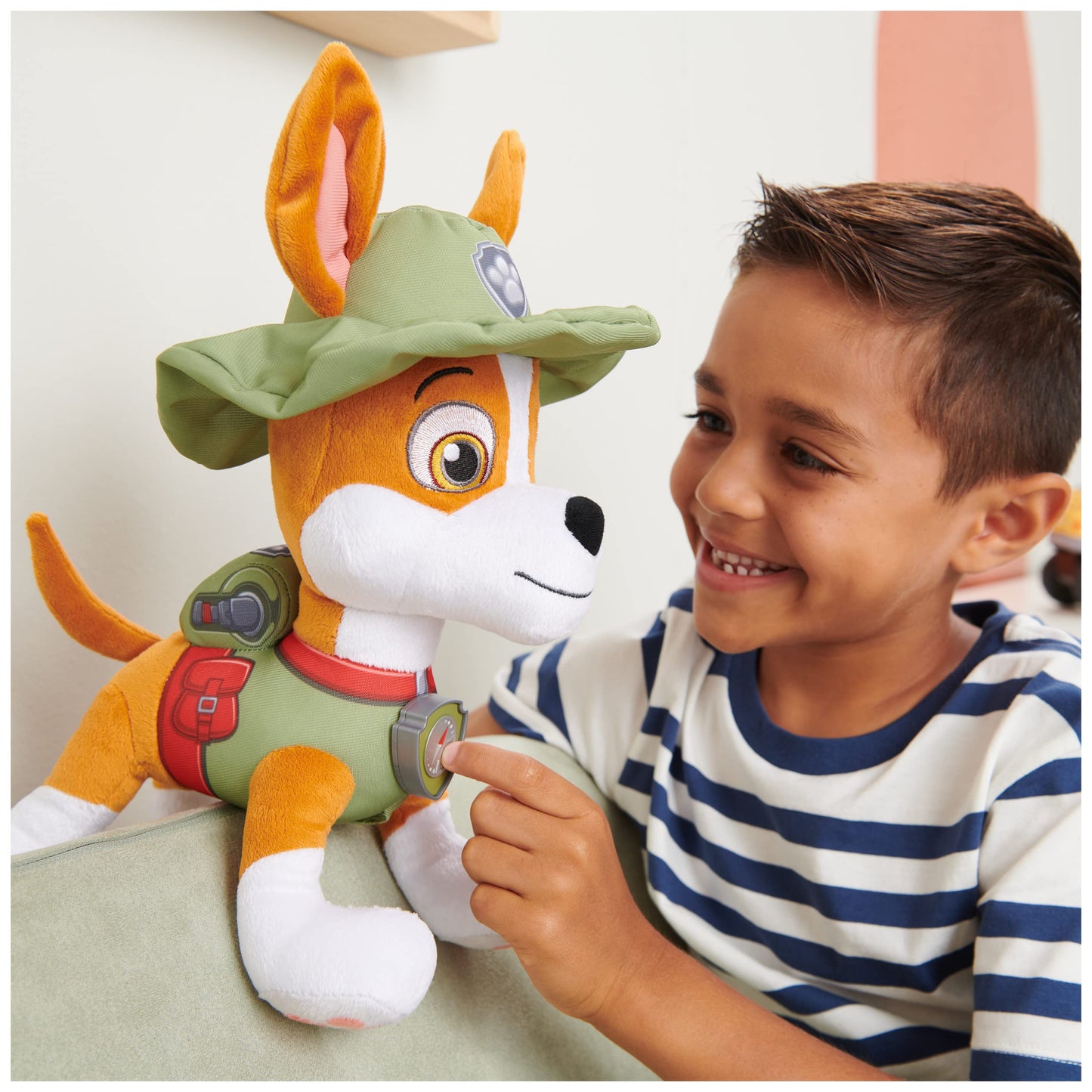 PAW Patrol Talking Tracker 12-Inch Tall Interactive Plush Toy with Music, Sounds and Bilingual Phrases Stuffed Animals, Kids Toys for Ages 3 and up